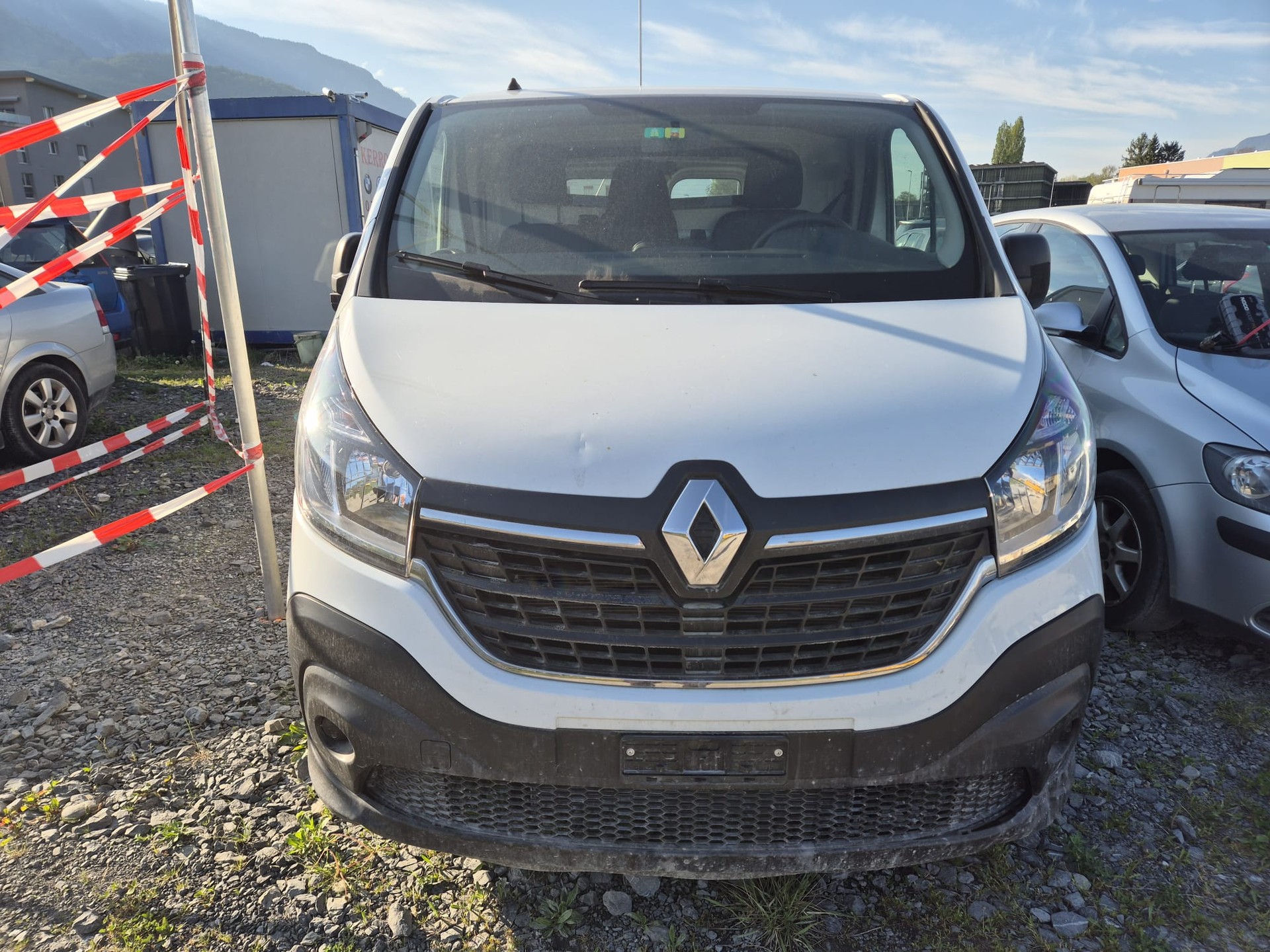 RENAULT Trafic 2.0 dCi120 2.8t Access L1H1-image-2