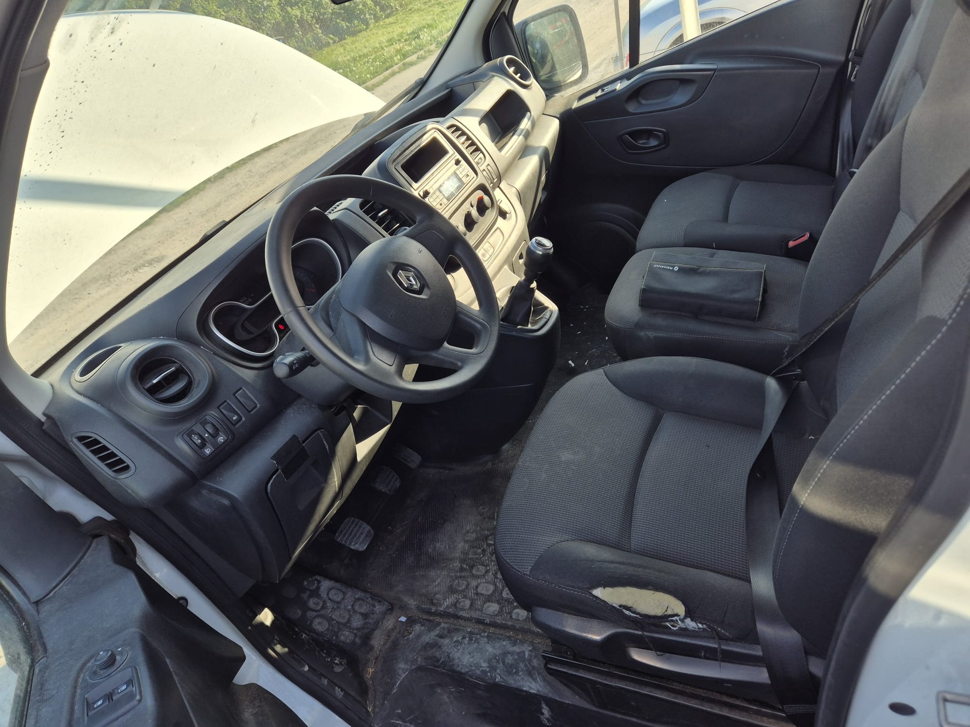 RENAULT Trafic 2.0 dCi120 2.8t Access L1H1-image-8