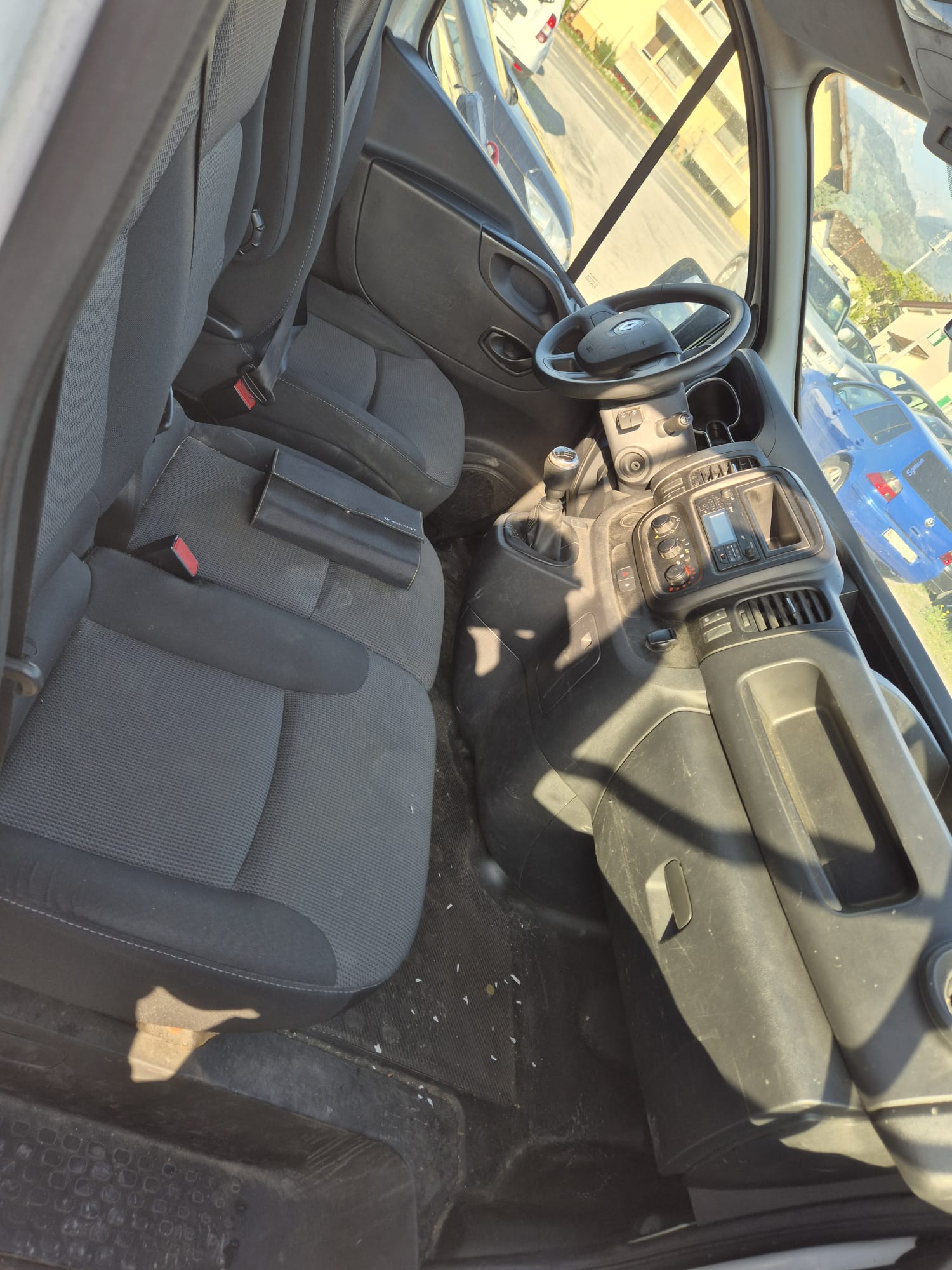 RENAULT Trafic 2.0 dCi120 2.8t Access L1H1-image-7