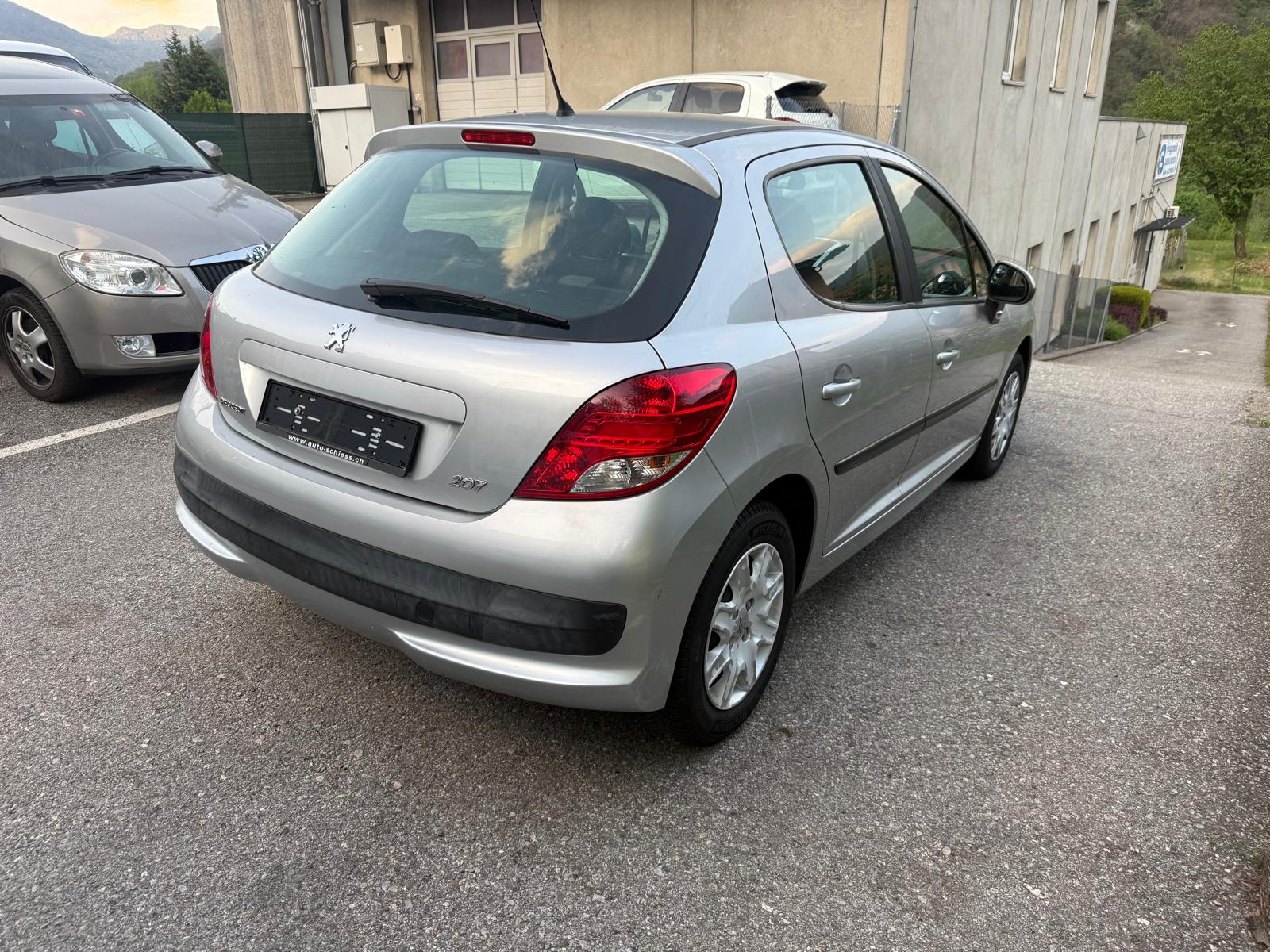 PEUGEOT 207 1.4 Trendy Clim-image-2