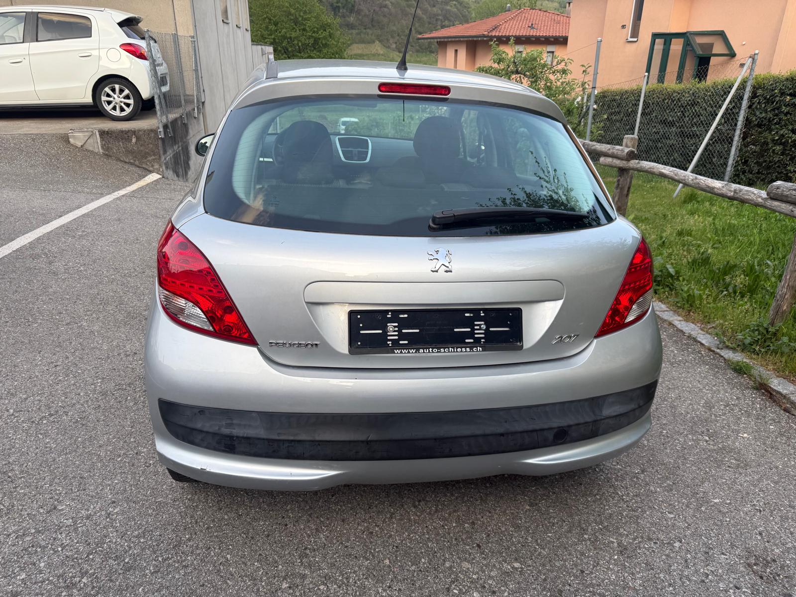 PEUGEOT 207 1.4 Trendy Clim-image-3