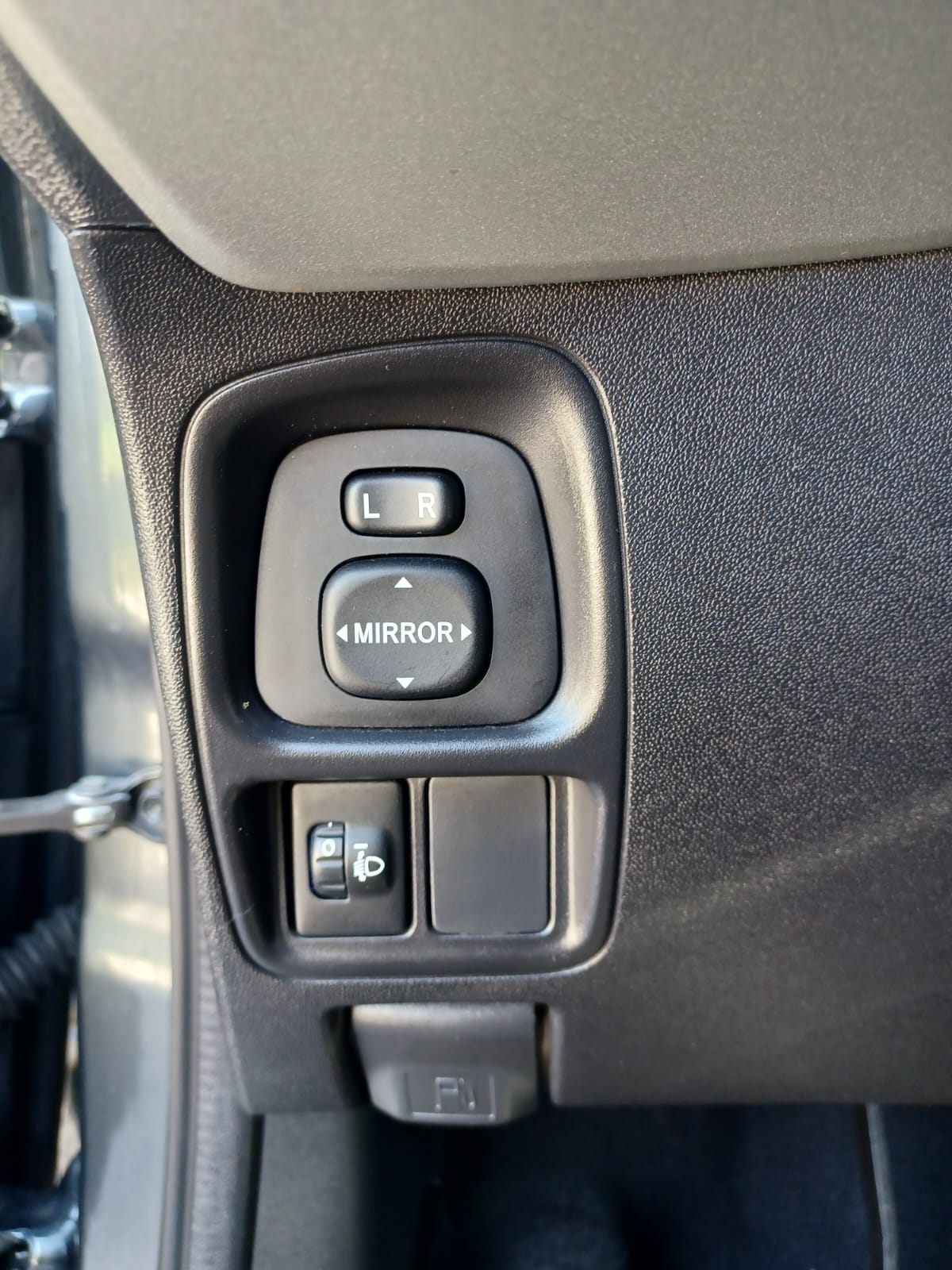 PEUGEOT 108 1.2 VTi Active-image-8