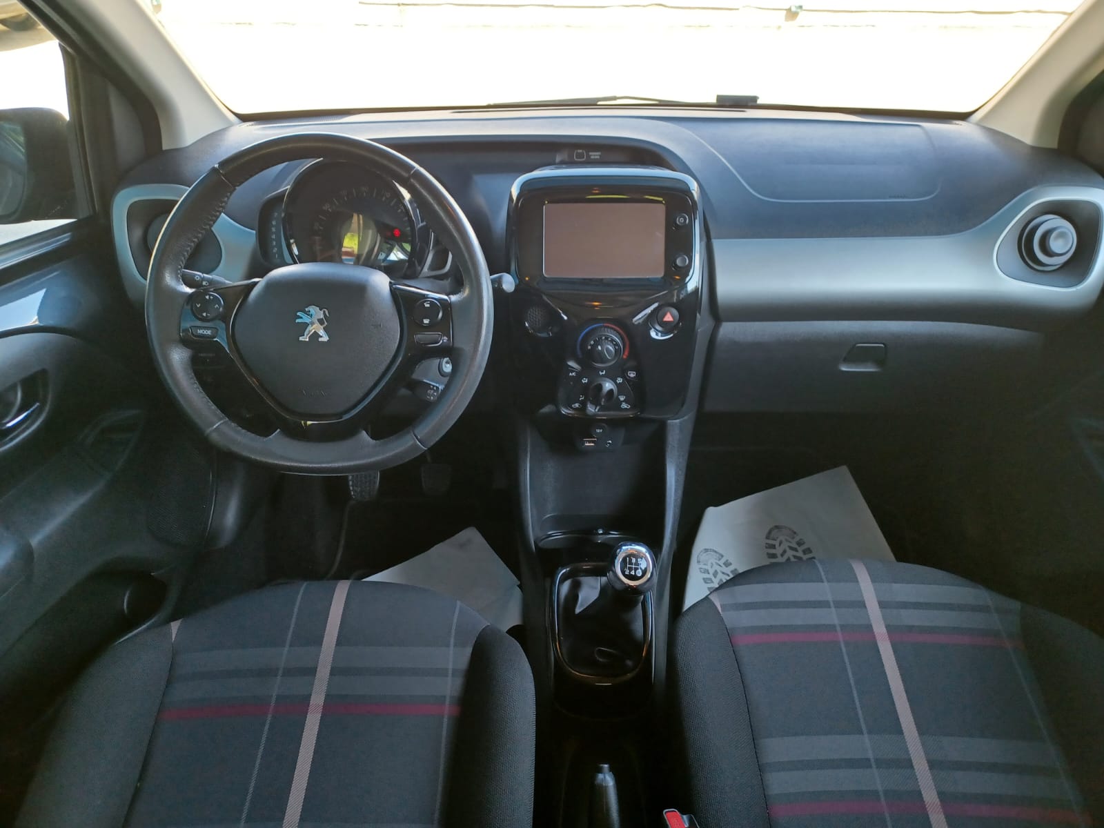 PEUGEOT 108 1.2 VTi Active-image-12