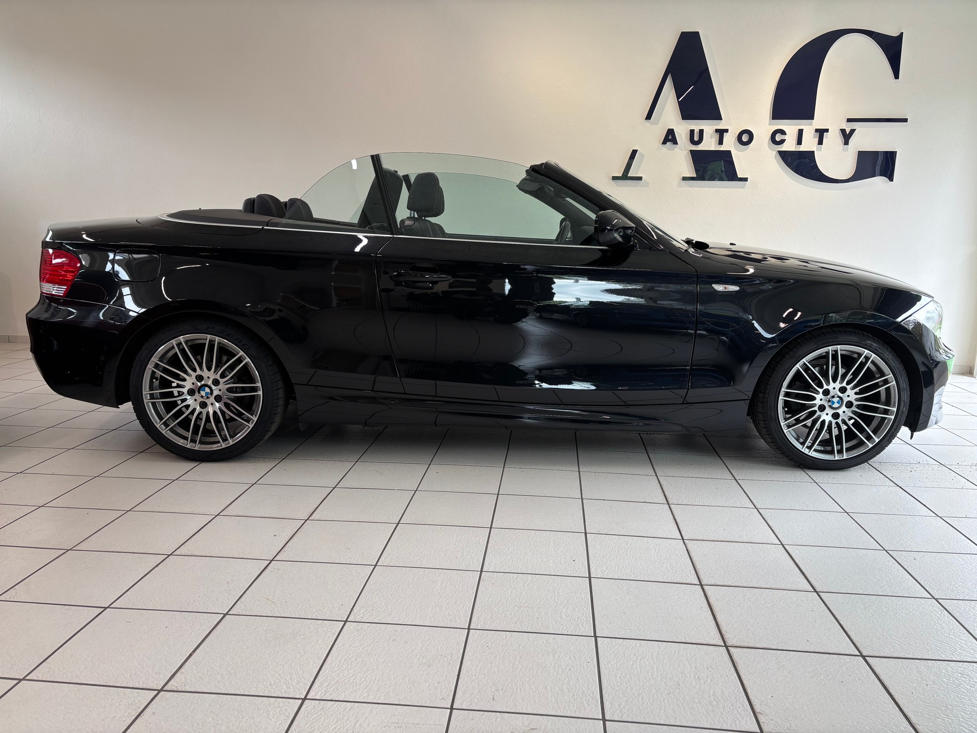 BMW 118i Cabriolet M-Paket-image-2