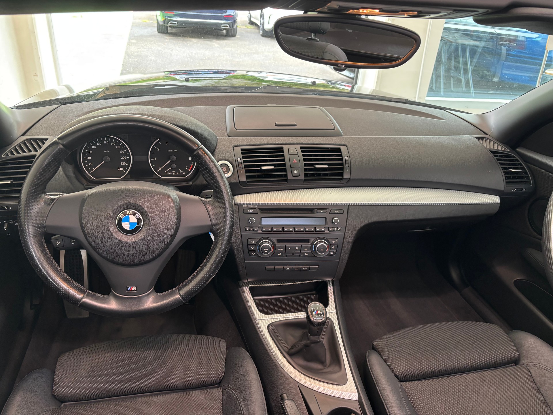 BMW 118i Cabriolet M-Paket-image-10