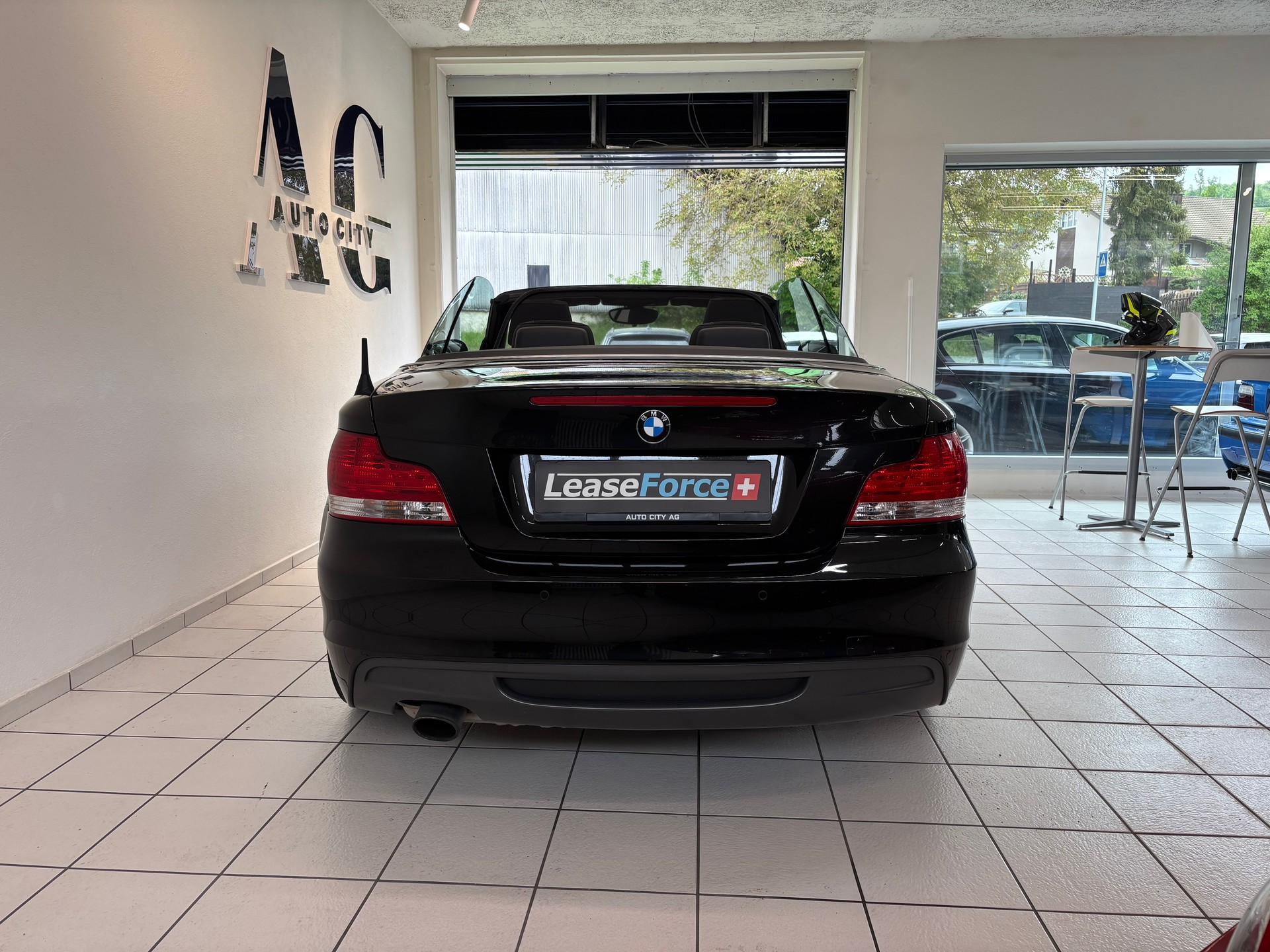 BMW 118i Cabriolet M-Paket-image-4