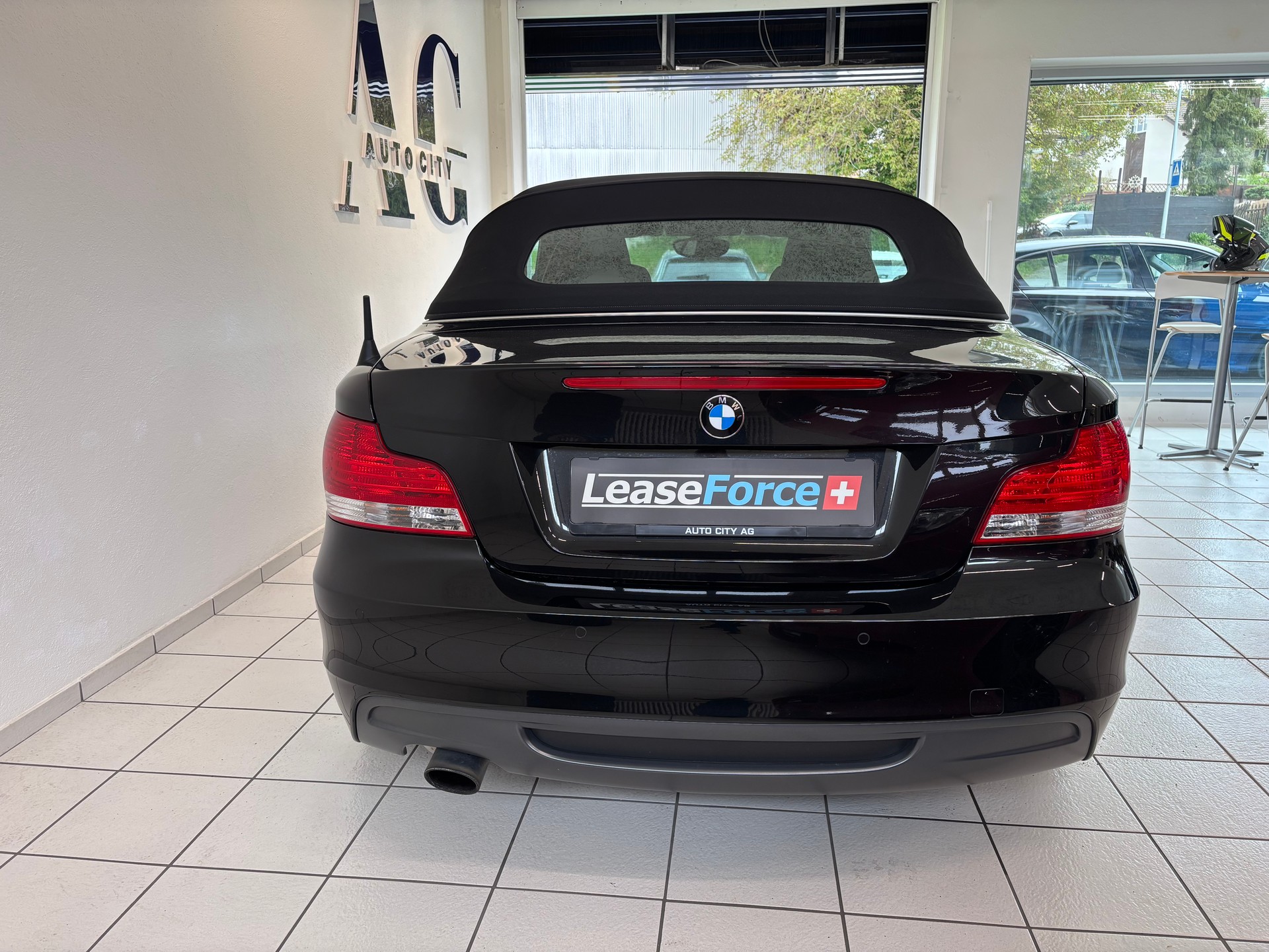 BMW 118i Cabriolet M-Paket-image-5
