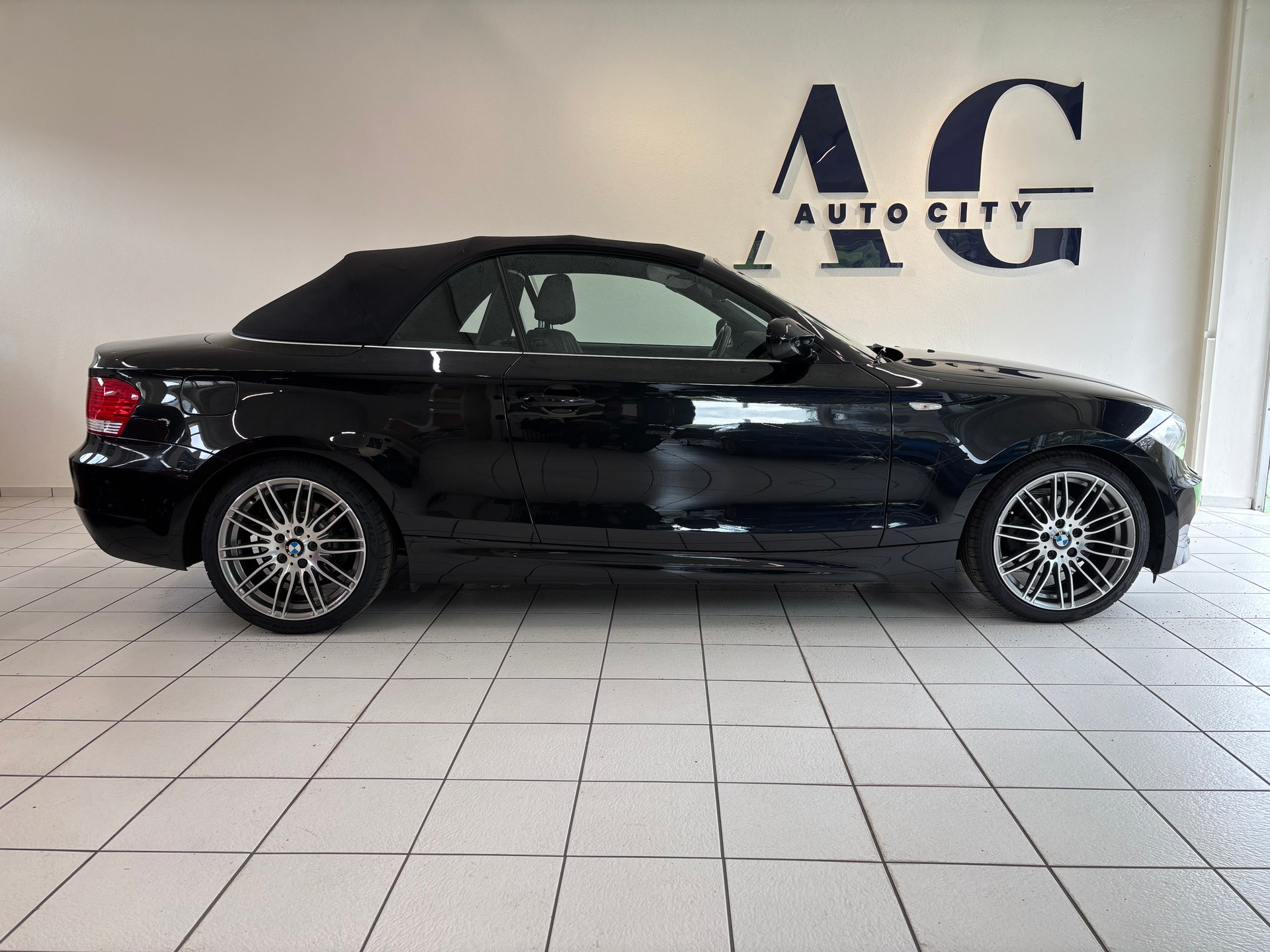 BMW 118i Cabriolet M-Paket-image-3