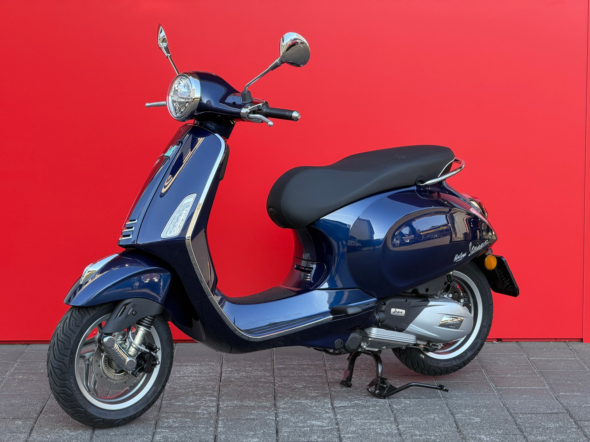 PIAGGIO Vespa 125 Primavera MY26-showroom-element-2