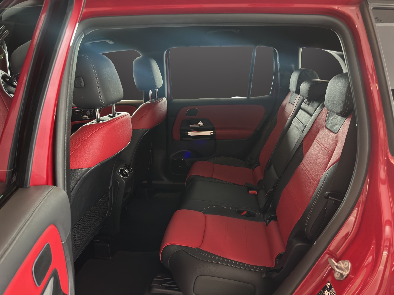 MERCEDES-BENZ GLB 220 d AMG Line 4 MAT.-image-11