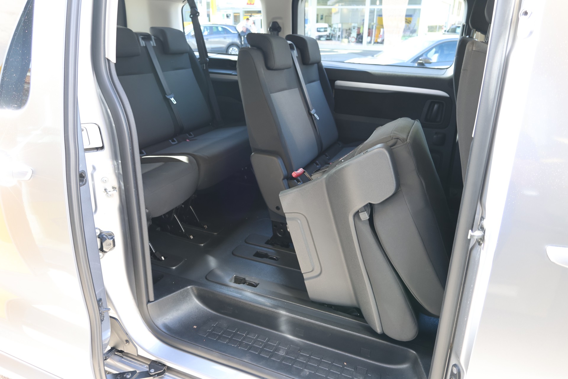 OPEL Zafira-e Life 50kWh Business Edition M-image-15