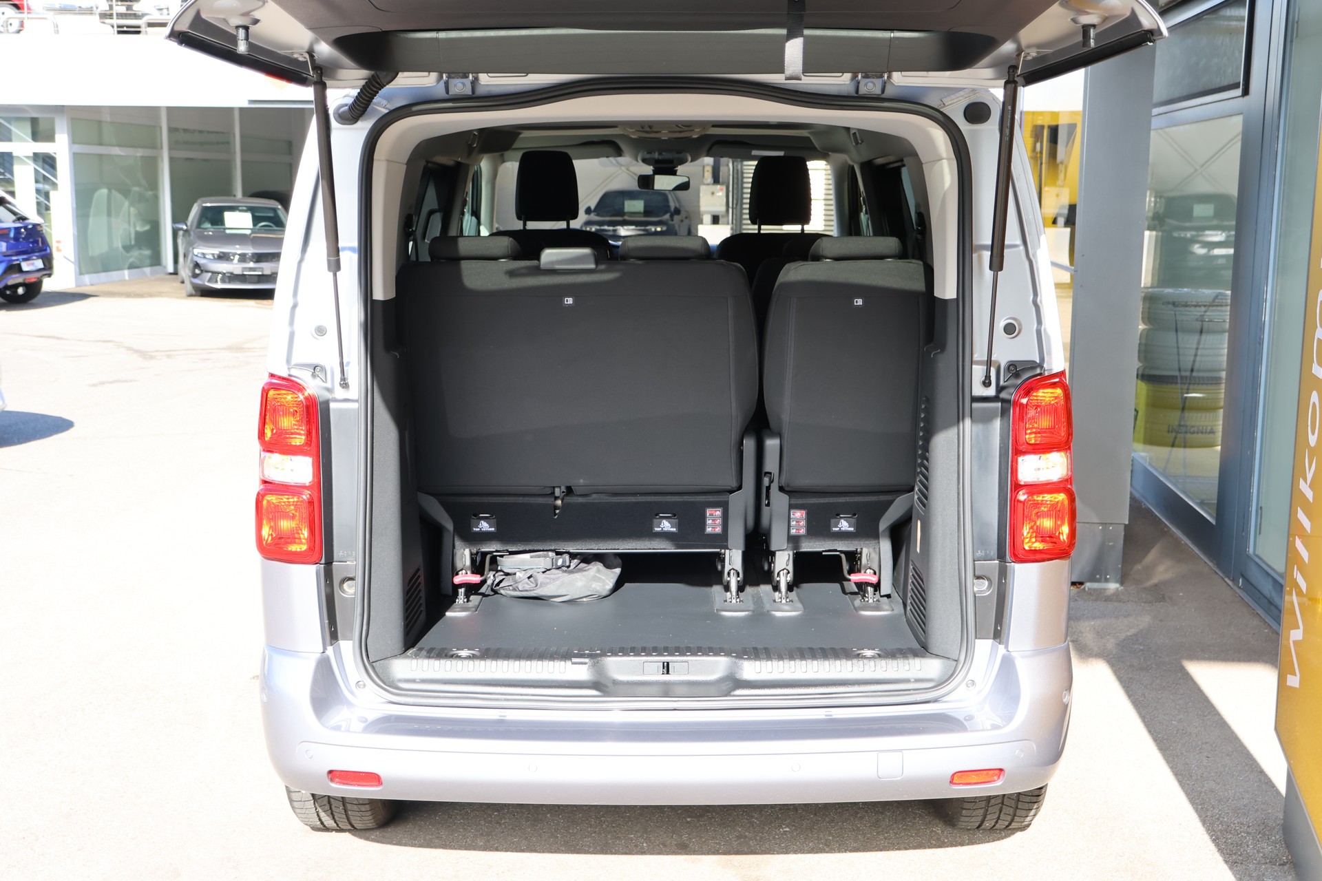 OPEL Zafira-e Life 50kWh Business Edition M-image-16