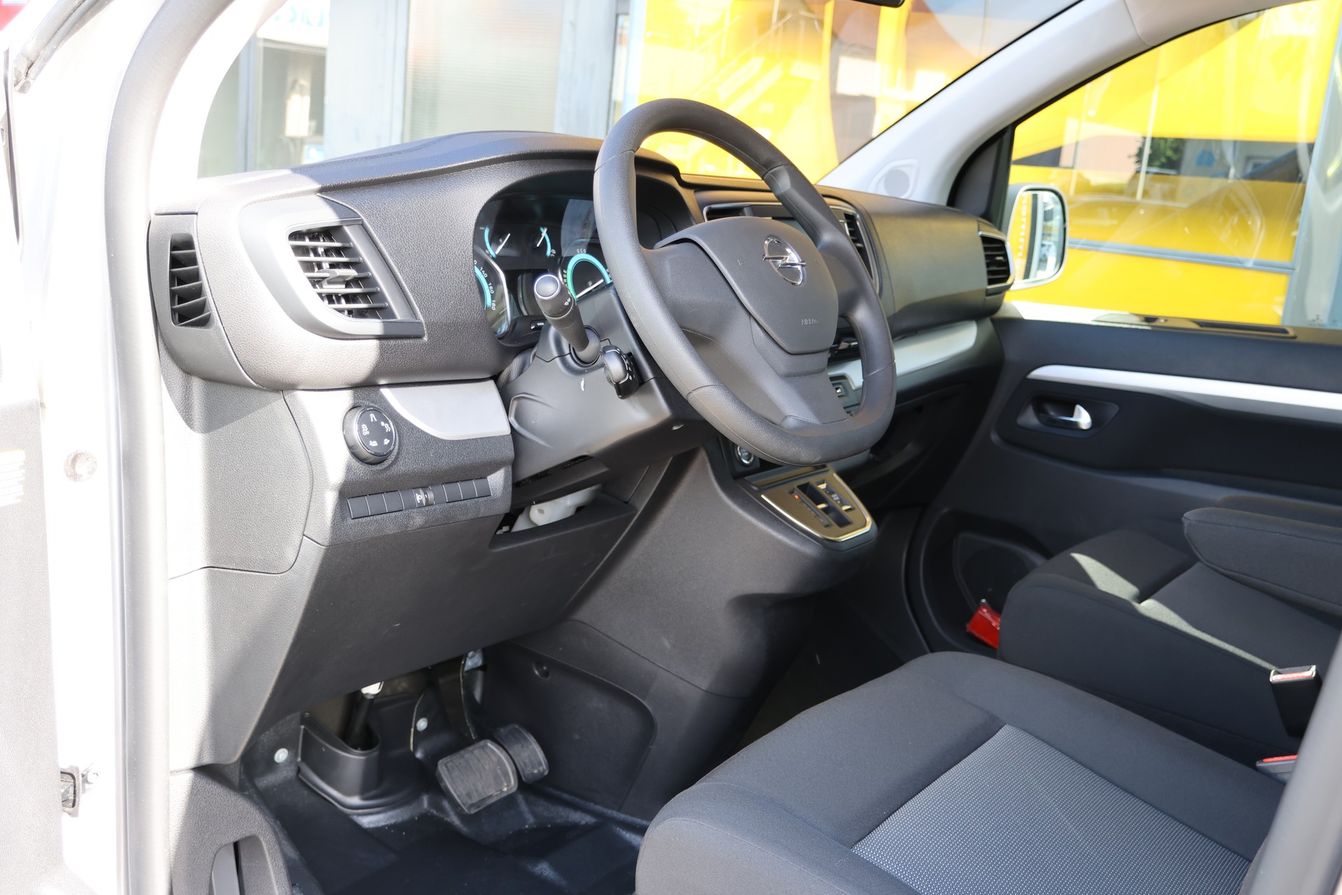 OPEL Zafira-e Life 50kWh Business Edition M-image-8