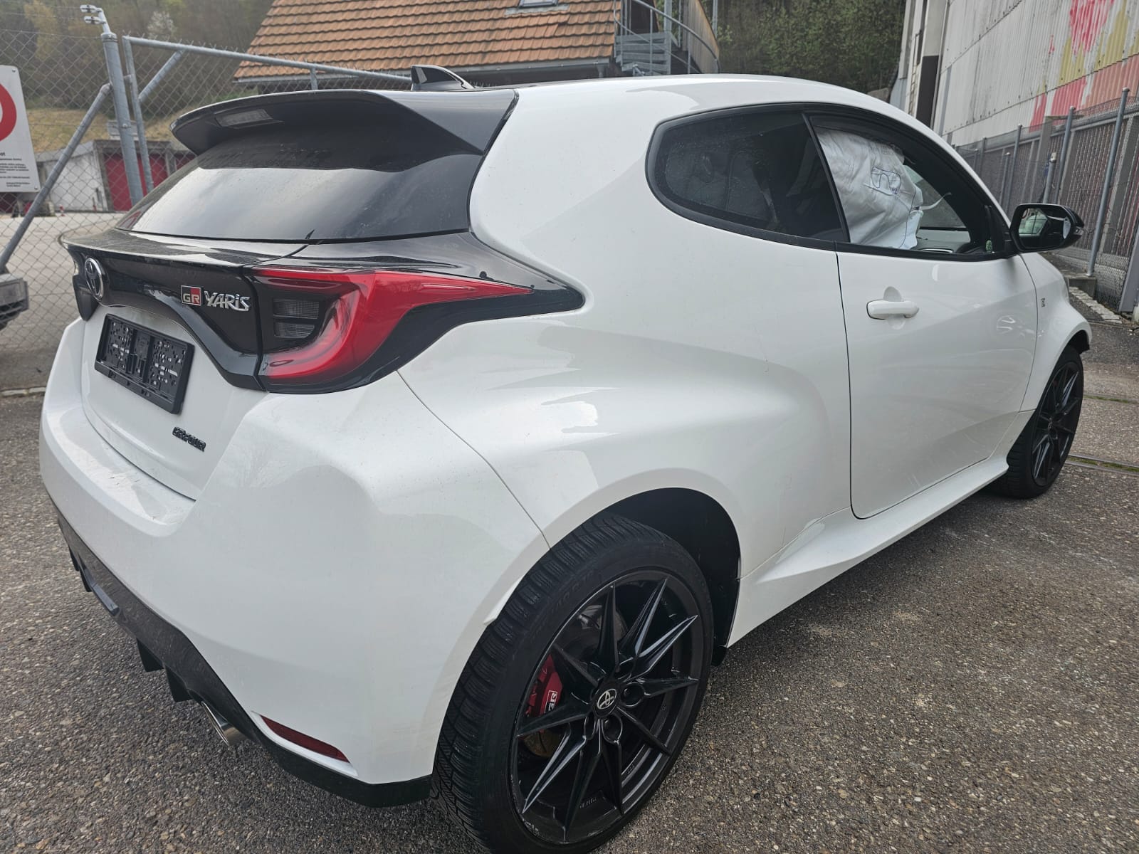 TOYOTA Yaris 1.6 GR Sport-image-2