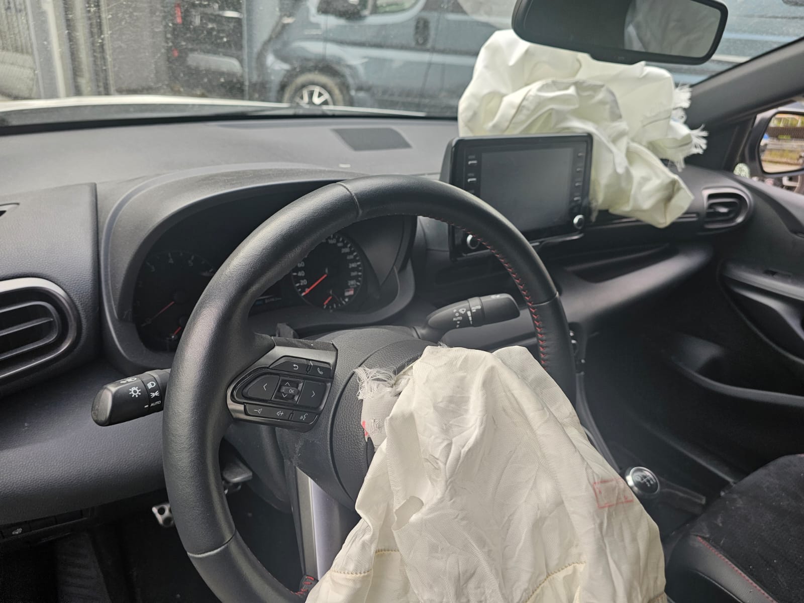 TOYOTA Yaris 1.6 GR Sport-image-6