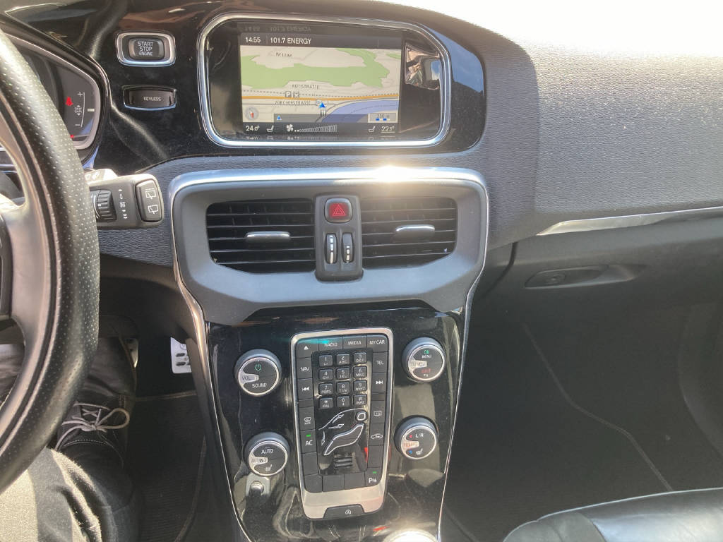 VOLVO V40 1.6 T Sport 200 S/S-image-10