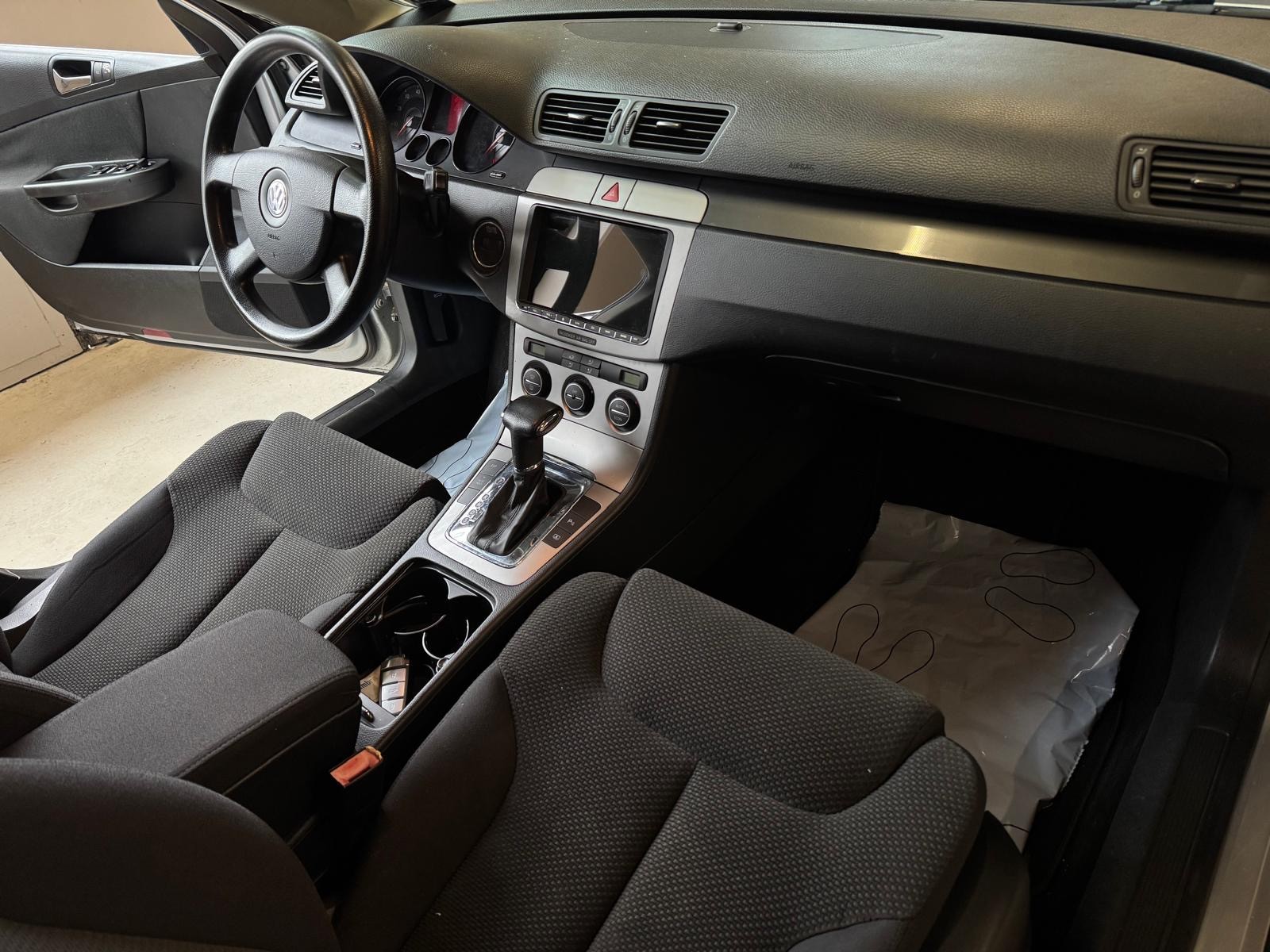 VW Passat 2.0 FSI Comfortline-image-12
