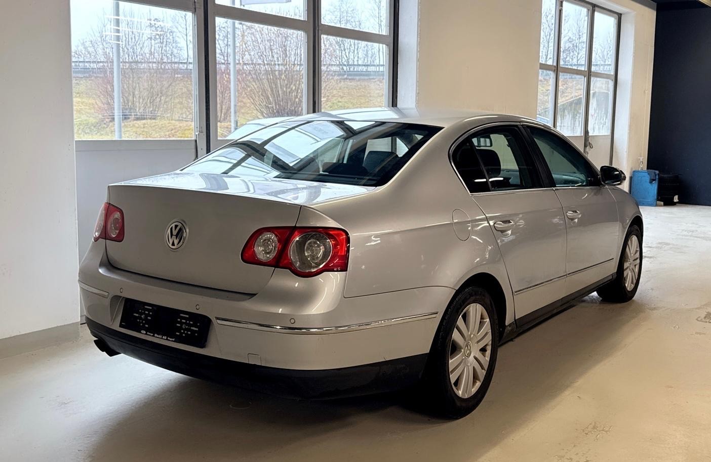 VW Passat 2.0 FSI Comfortline-image-8