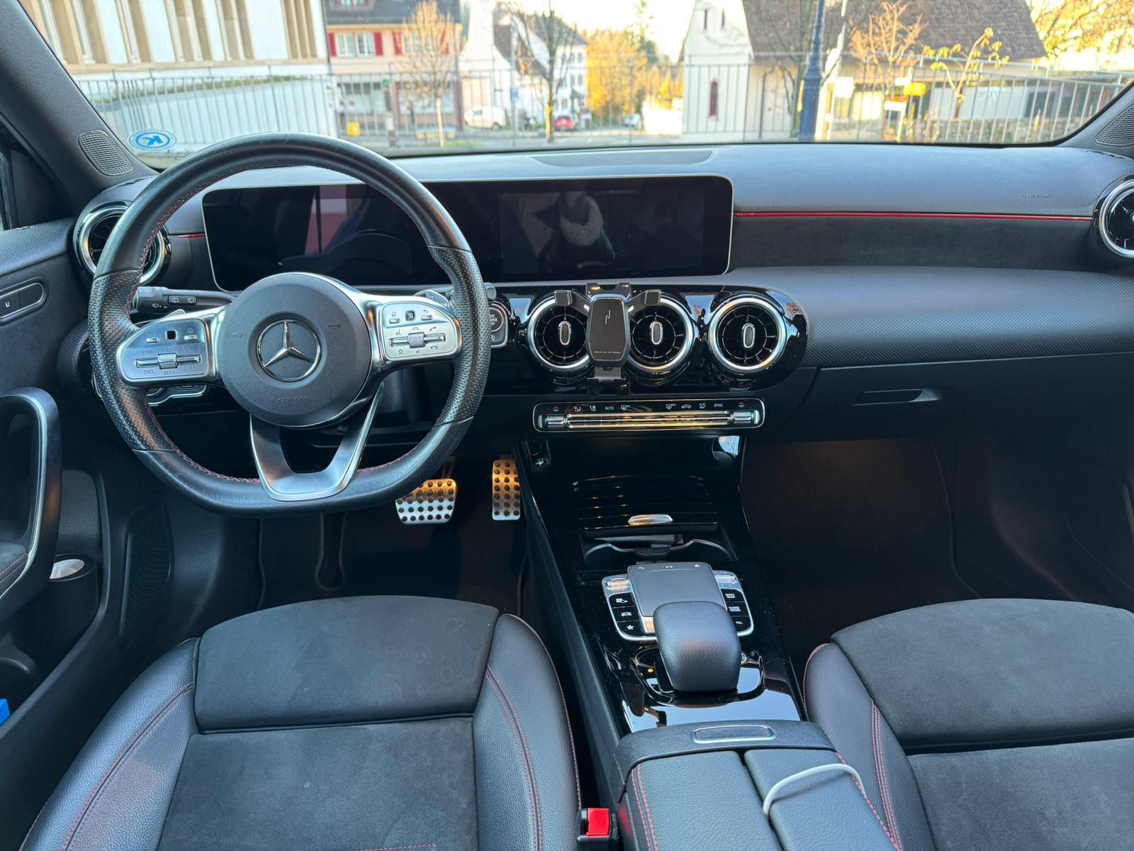 MERCEDES-BENZ A 180 AMG Line 7G-DCT-image-12