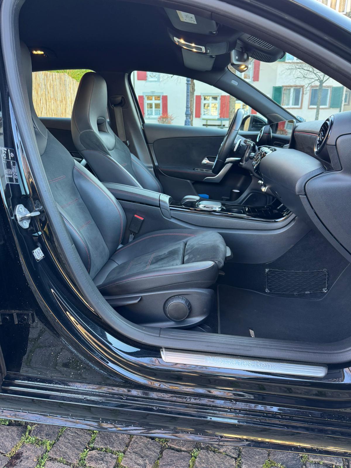 MERCEDES-BENZ A 180 AMG Line 7G-DCT-image-8