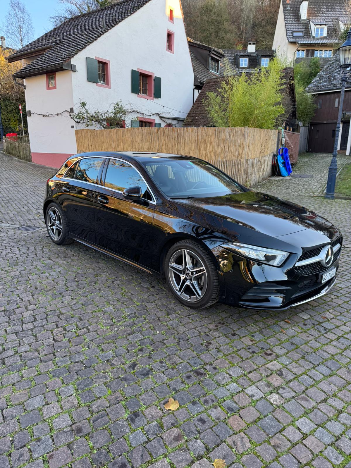 MERCEDES-BENZ A 180 AMG Line 7G-DCT-showroom-element-1