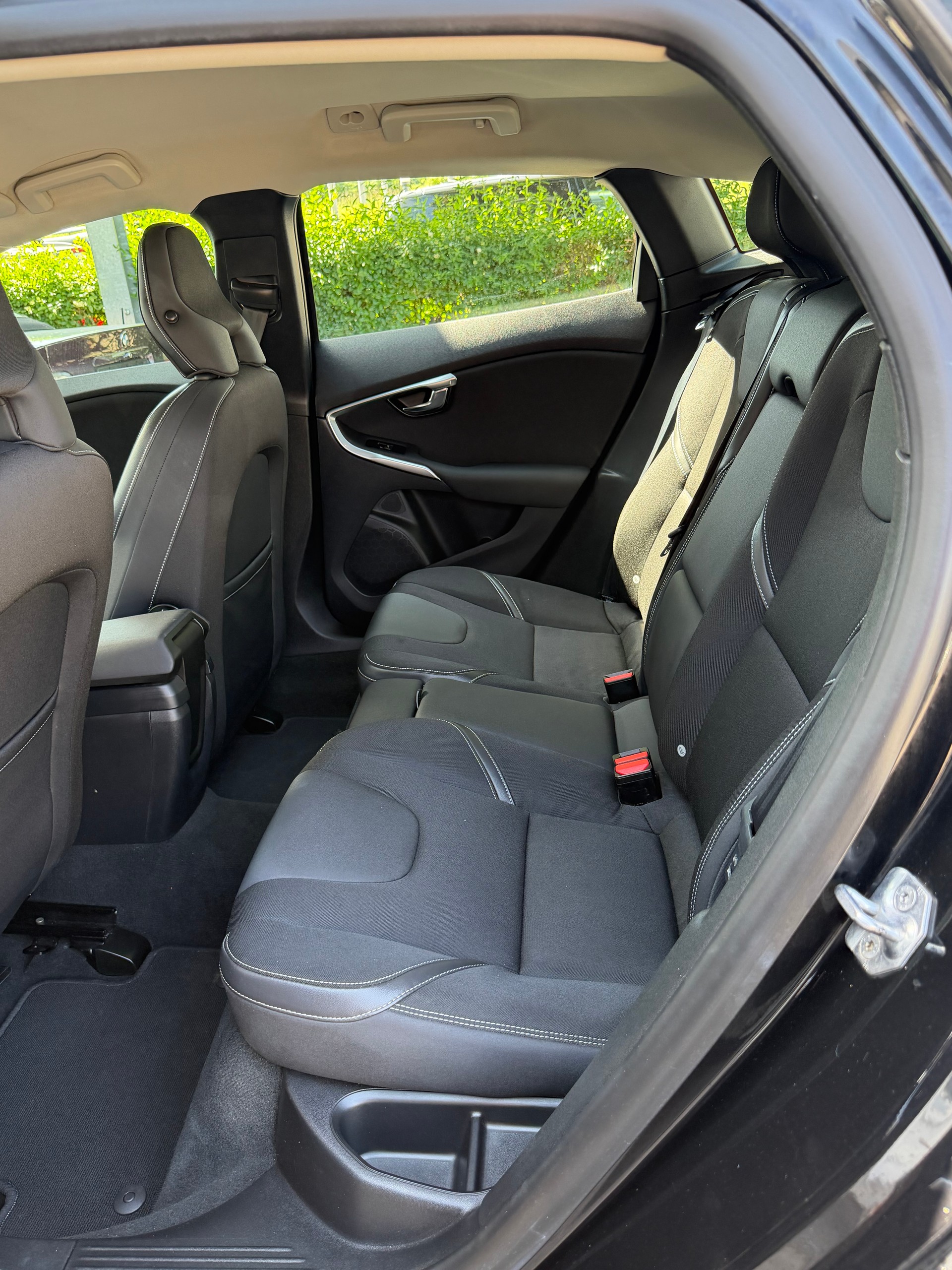 VOLVO V40 D3 Momentum Geartronic-image-12