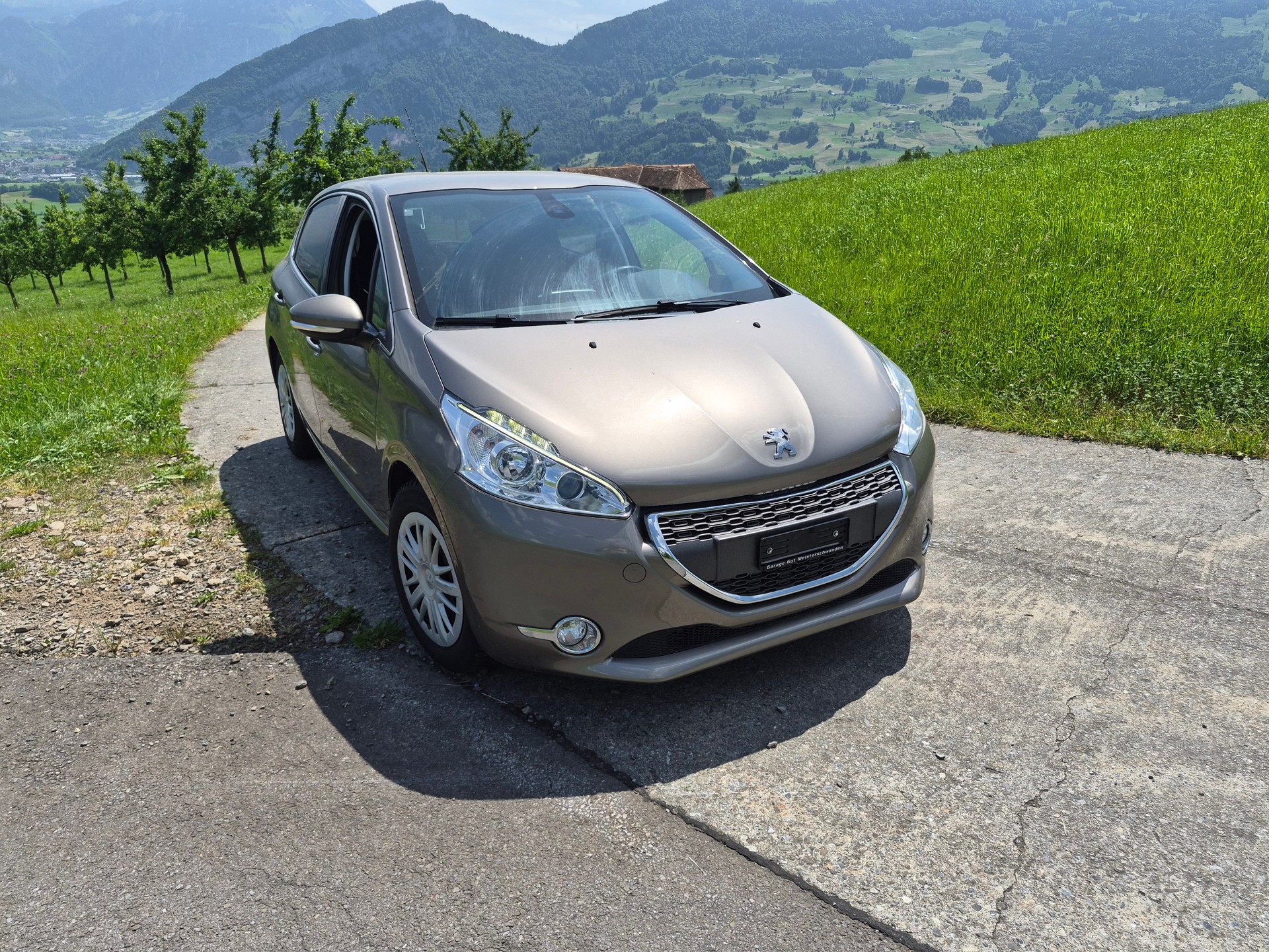 PEUGEOT 208 1.6 VTI Intuitive-image-1