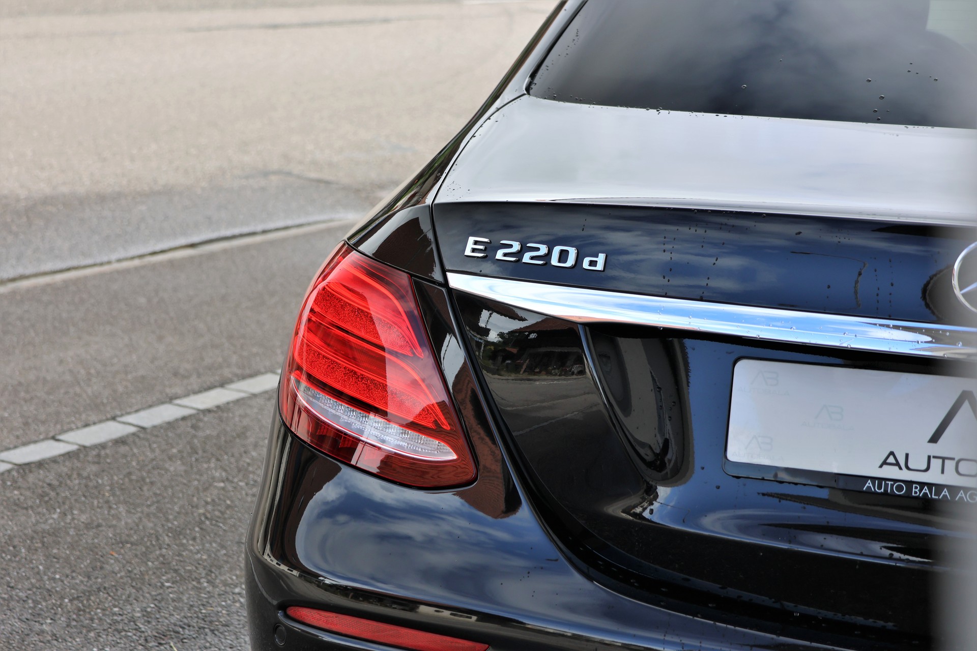 MERCEDES-BENZ E 220 d AMG Line 9G-Tronic (CH)-image-5