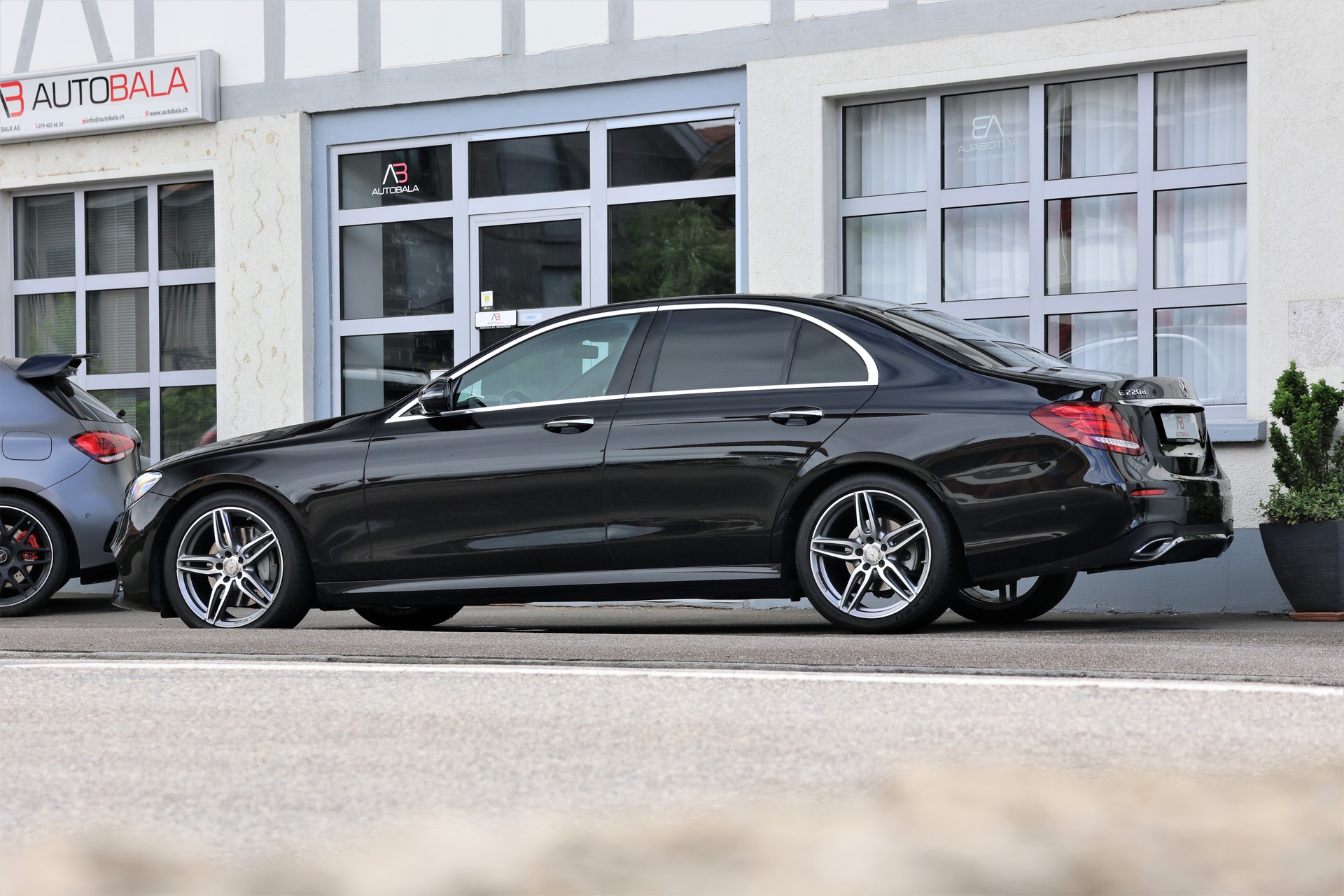 MERCEDES-BENZ E 220 d AMG Line 9G-Tronic (CH)-image-3