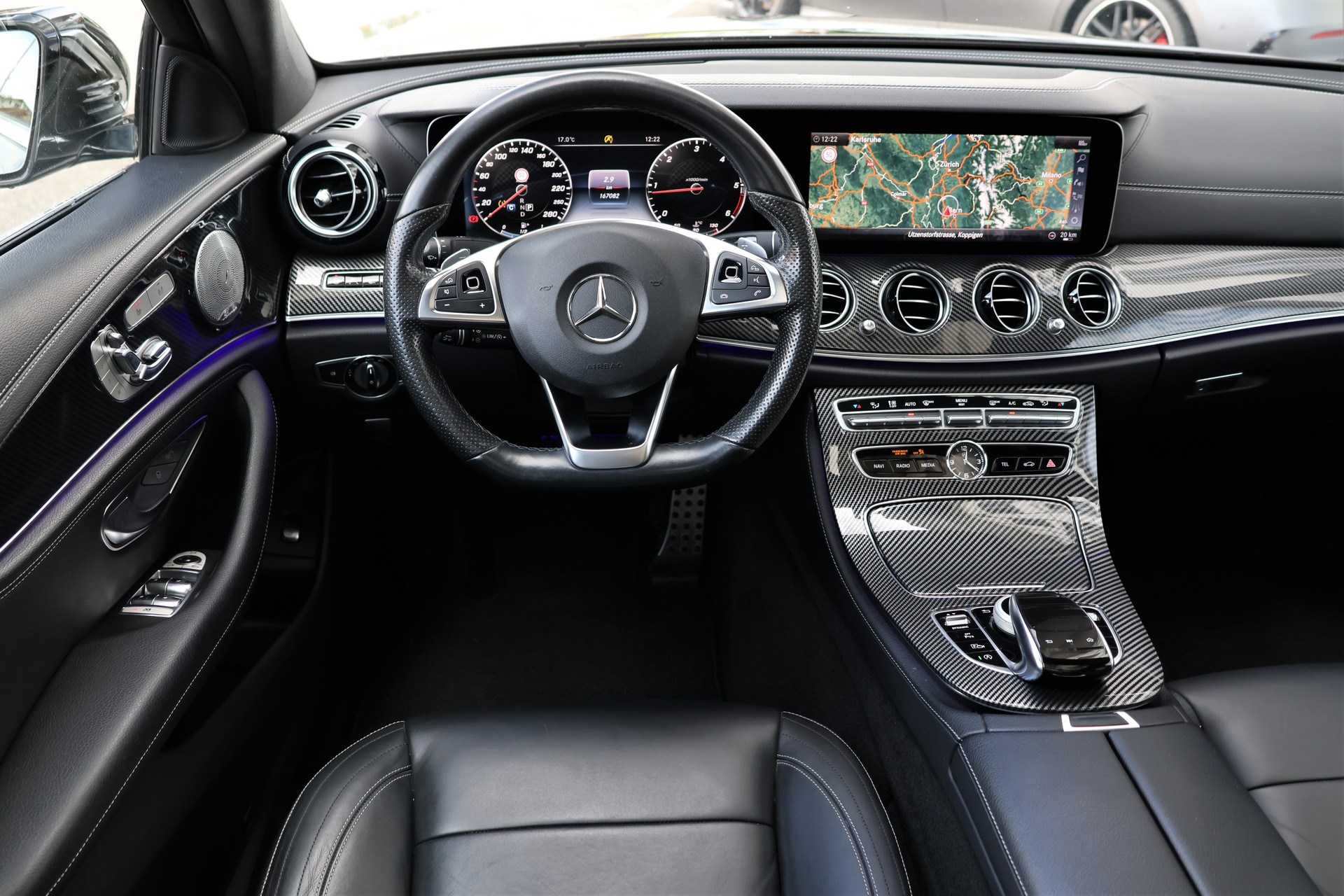 MERCEDES-BENZ E 220 d AMG Line 9G-Tronic (CH)-image-13