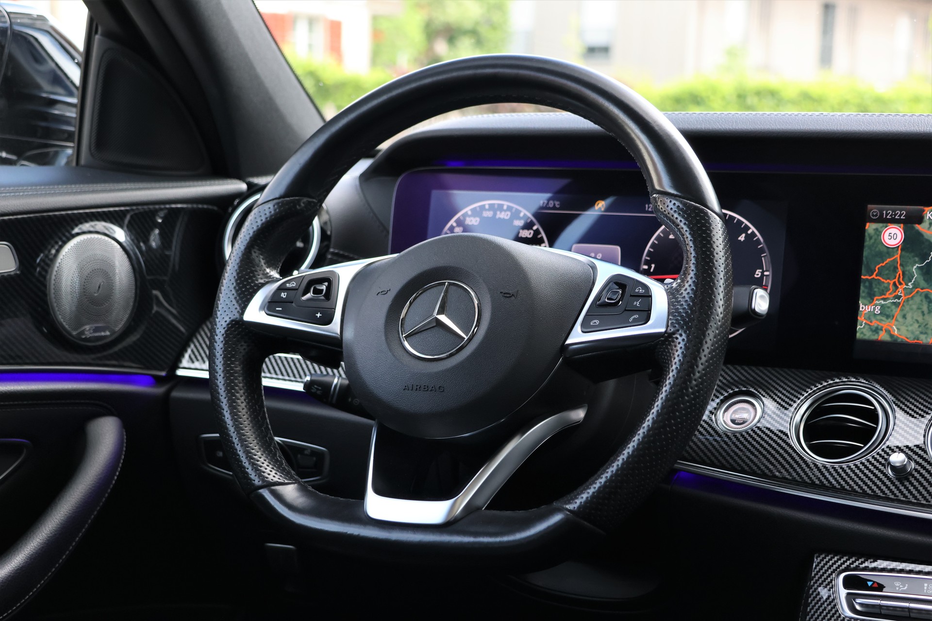 MERCEDES-BENZ E 220 d AMG Line 9G-Tronic (CH)-image-14