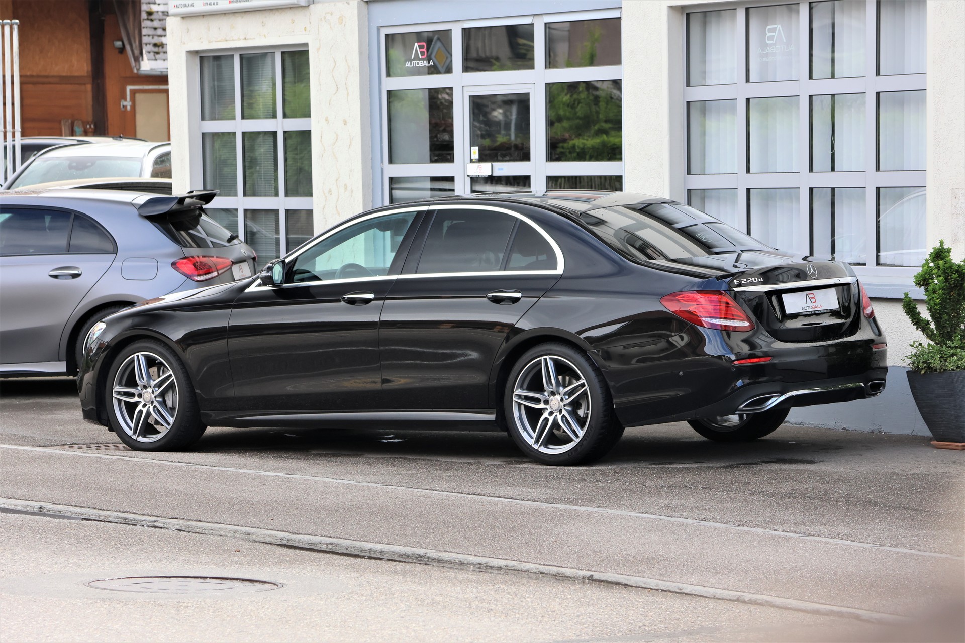 MERCEDES-BENZ E 220 d AMG Line 9G-Tronic (CH)-image-4