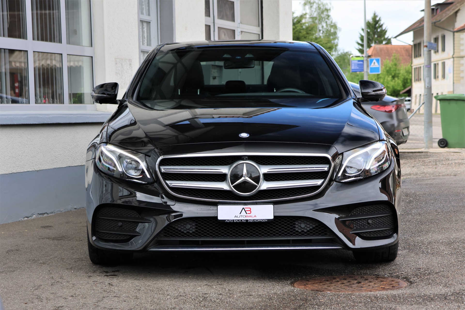MERCEDES-BENZ E 220 d AMG Line 9G-Tronic (CH)-image-1