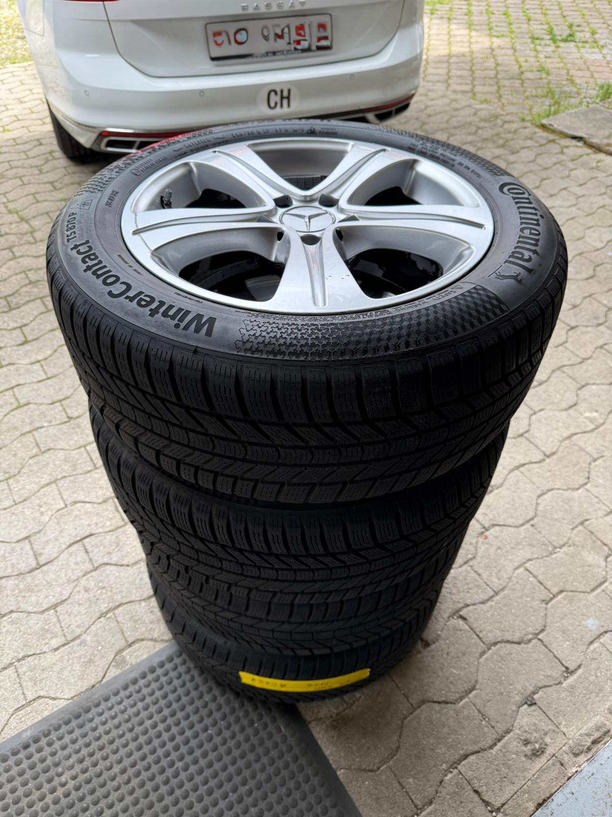 MERCEDES-BENZ E 220 d AMG Line 9G-Tronic (CH)-image-29
