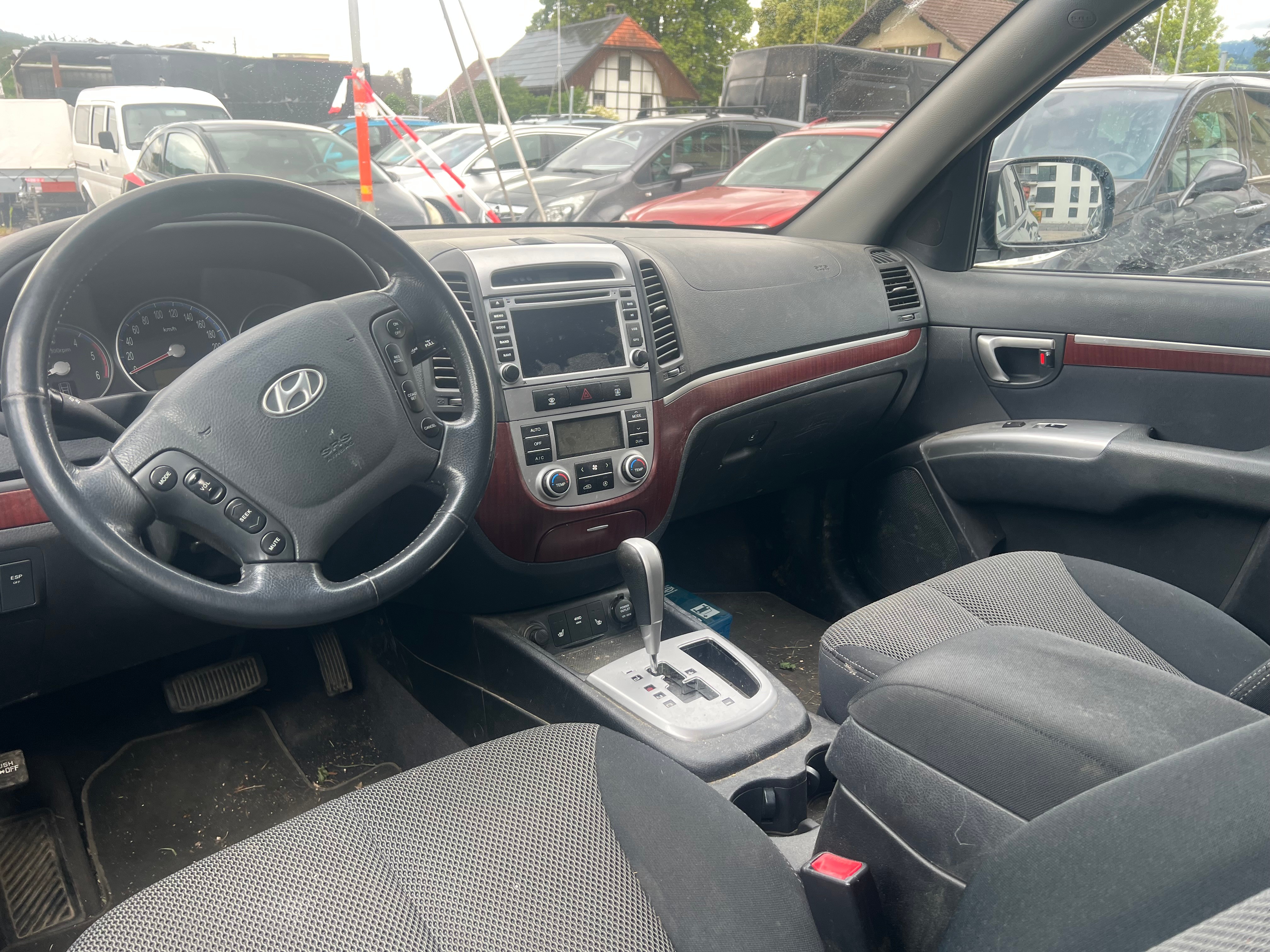HYUNDAI Santa Fe 2.2 CRDi Premium 4WD Automatic — slika 7