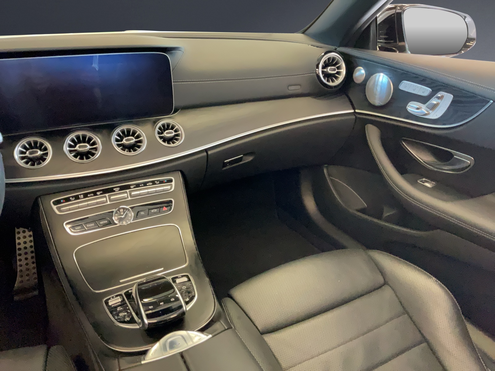 MERCEDES-BENZ E 200 AMG Line4 Matic-image-12