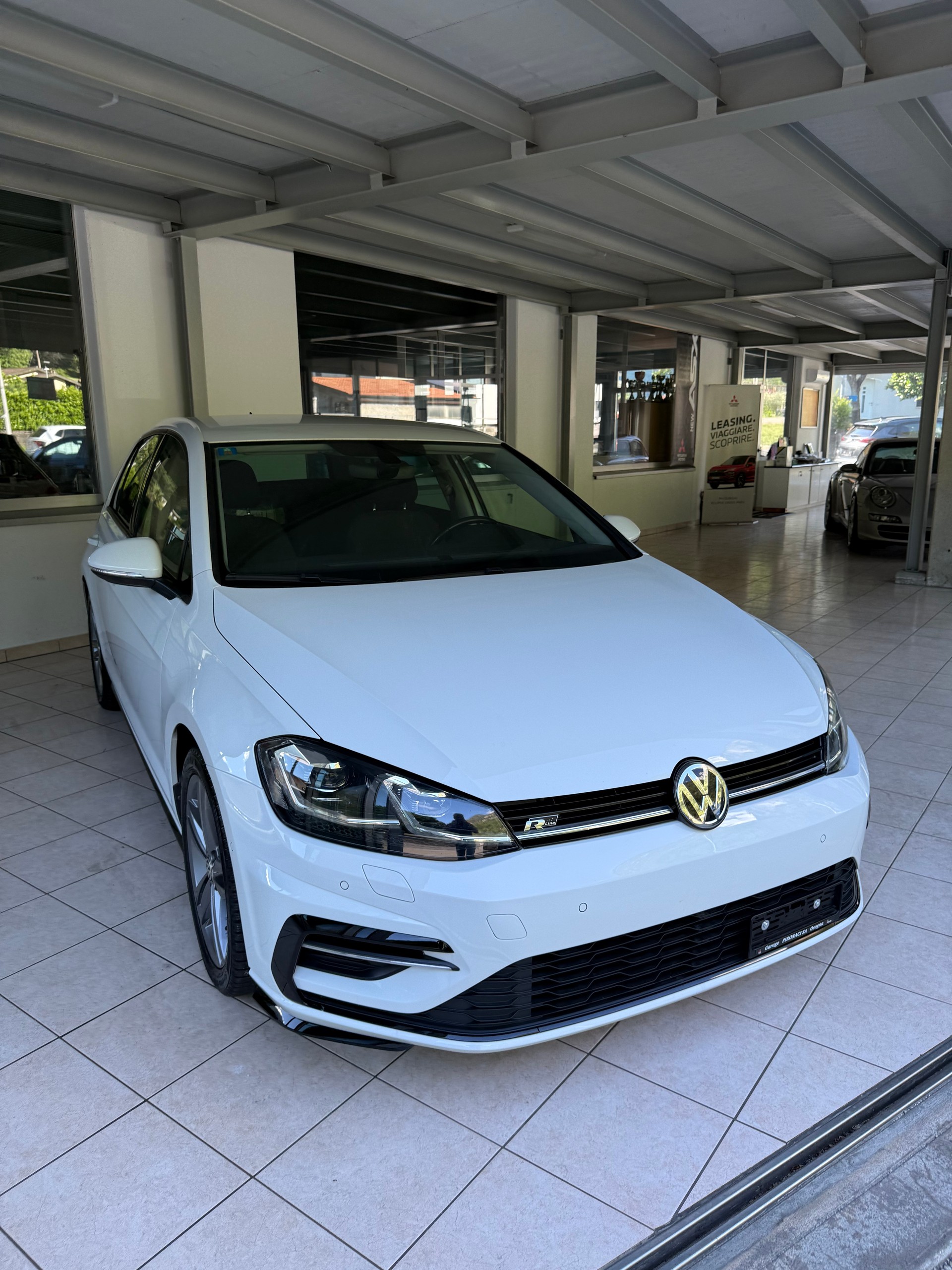 VW Golf 1.0 TSI Comfortline DSG R-LINE-image-8