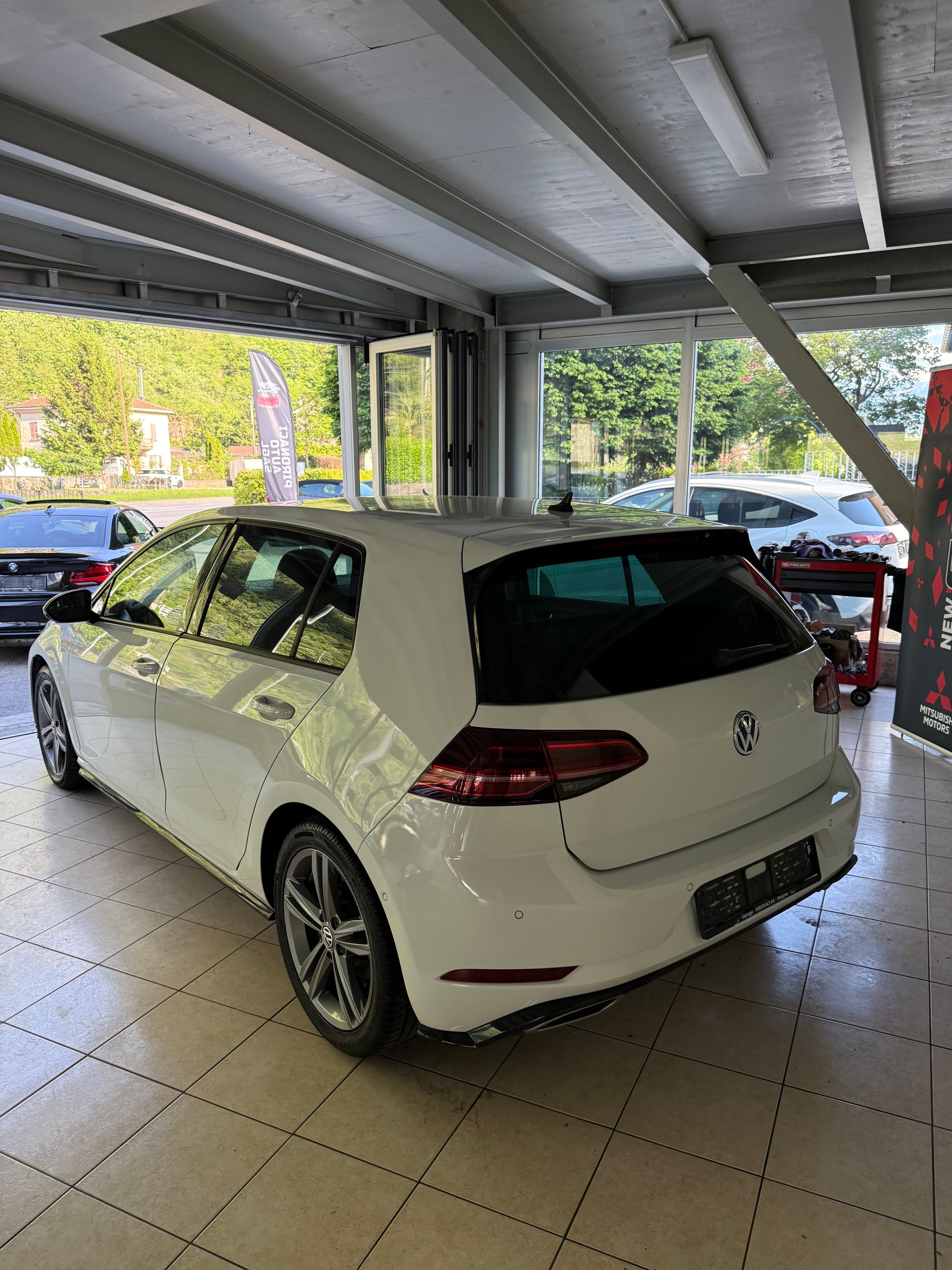 VW Golf 1.0 TSI Comfortline DSG R-LINE-image-4
