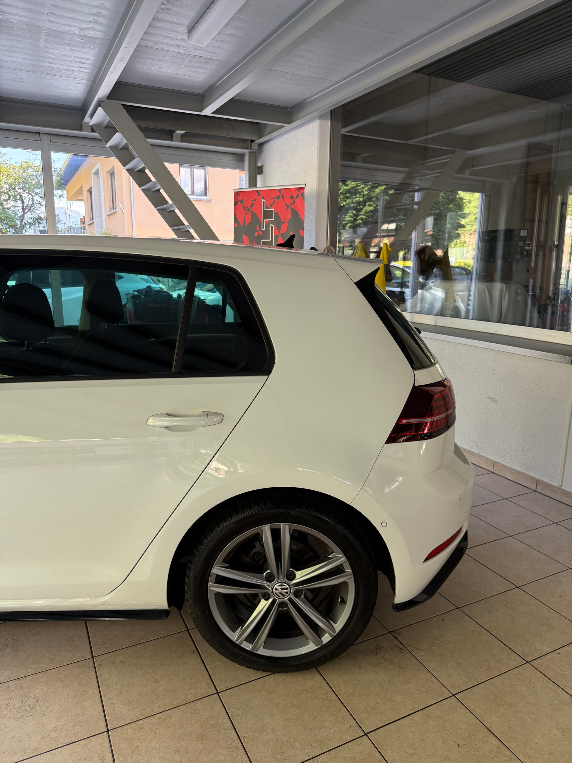 VW Golf 1.0 TSI Comfortline DSG R-LINE-image-3