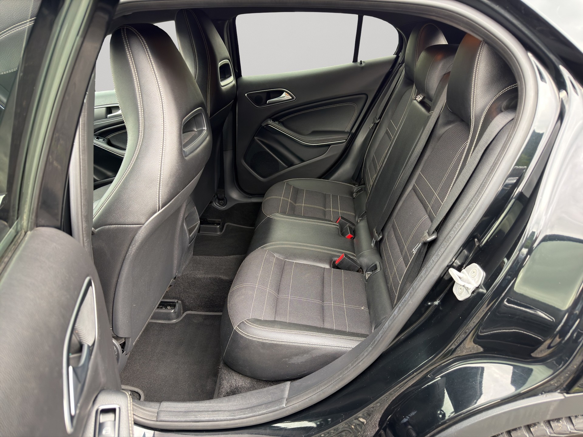 MERCEDES-BENZ GLA 200 CDI Swiss Star Edition 4Matic 7G-DCT-image-8