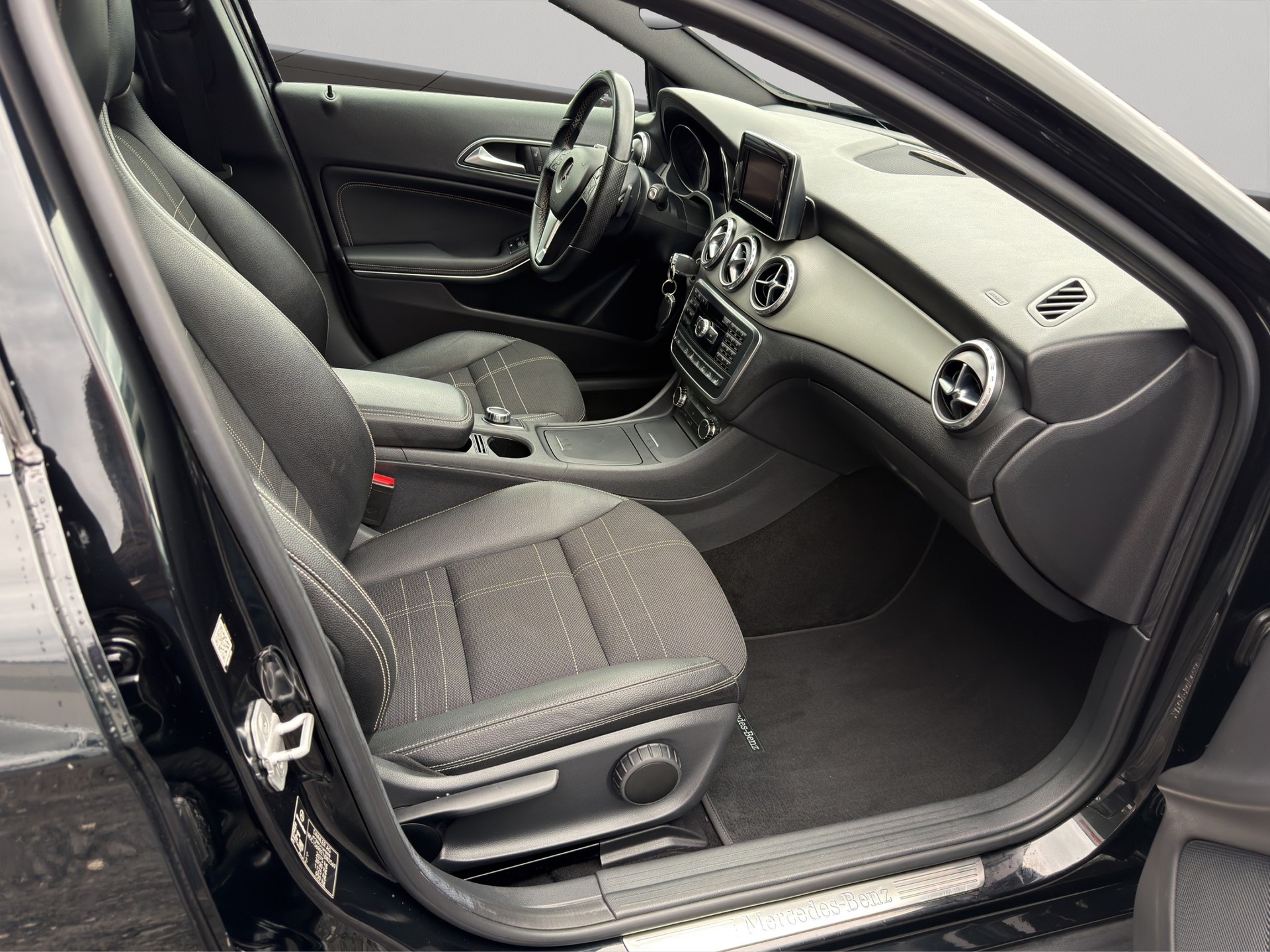 MERCEDES-BENZ GLA 200 CDI Swiss Star Edition 4Matic 7G-DCT-image-10