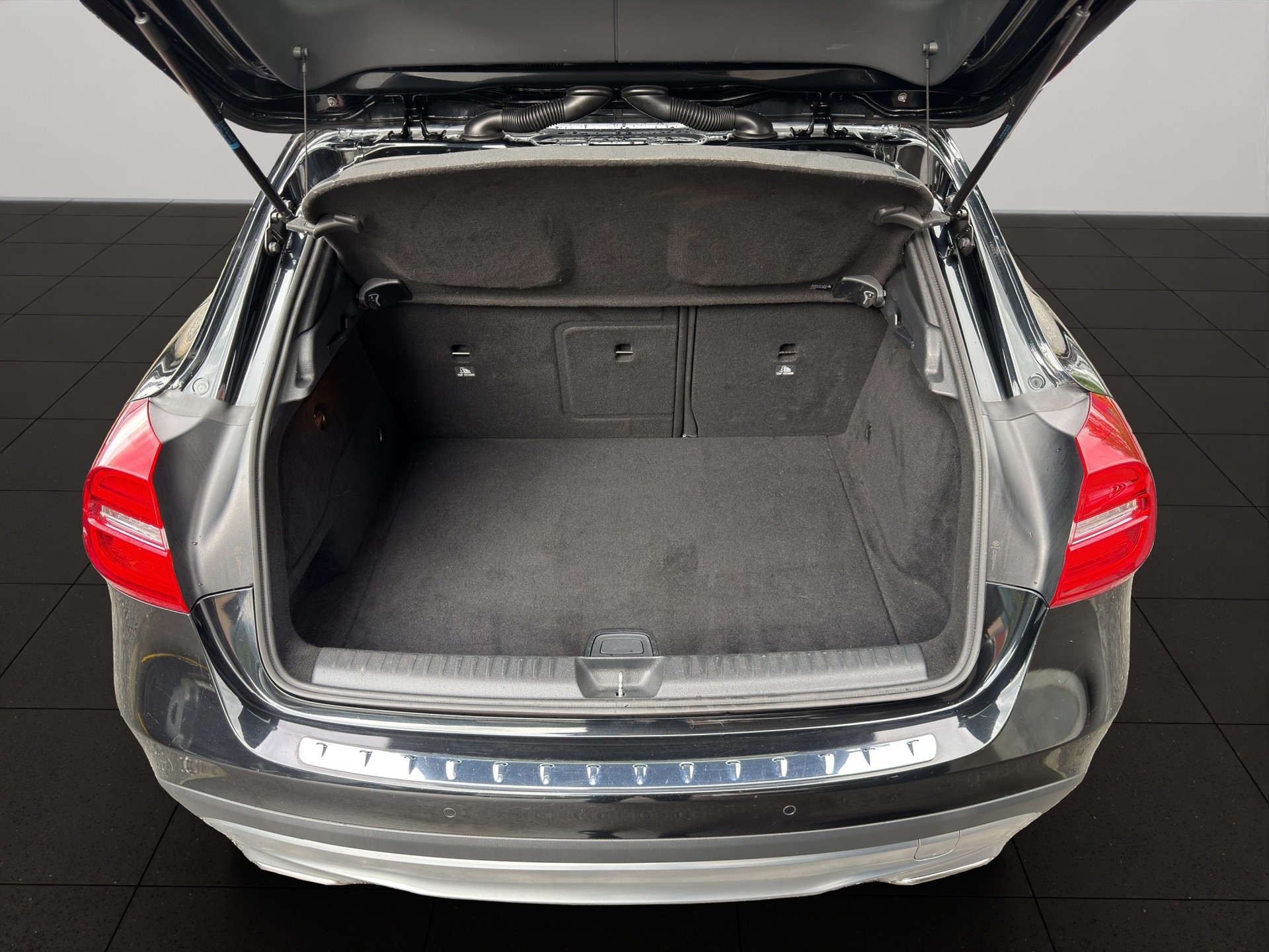 MERCEDES-BENZ GLA 200 CDI Swiss Star Edition 4Matic 7G-DCT-image-9