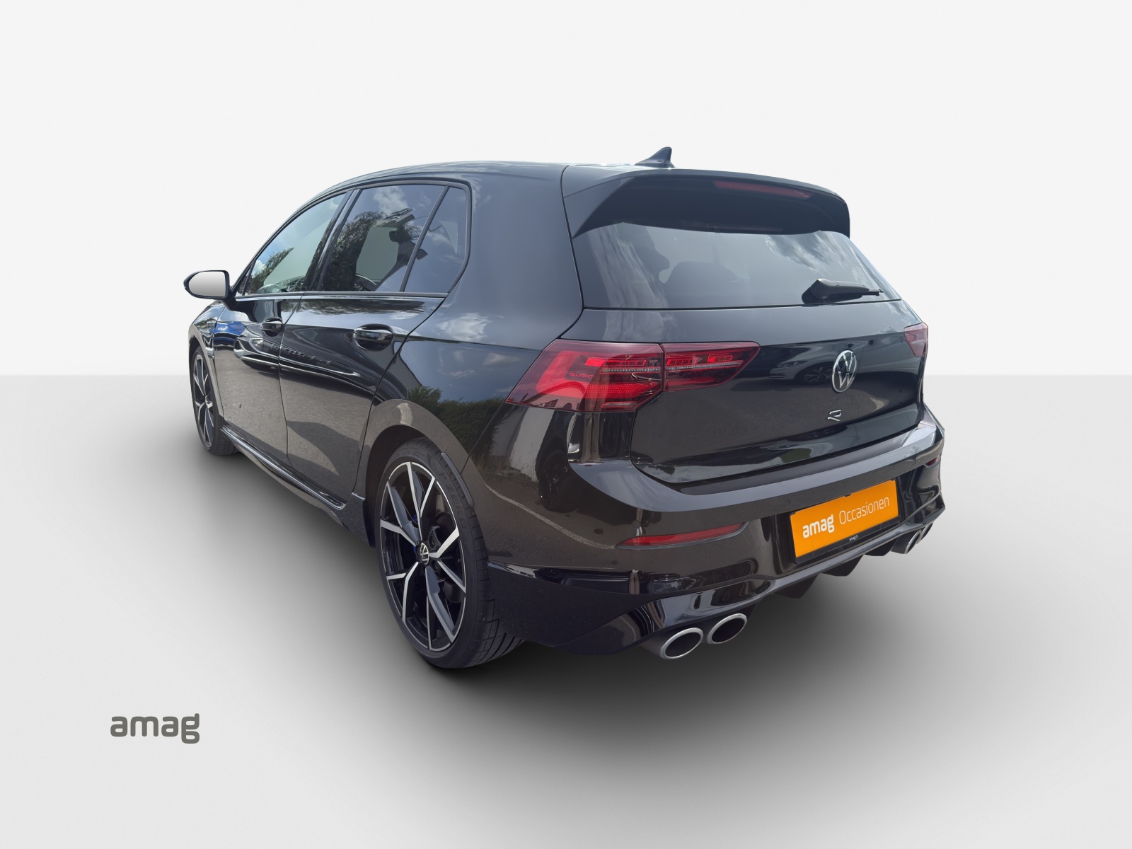 VW Golf 2.0 TSI R DSG 4Motion-image-2