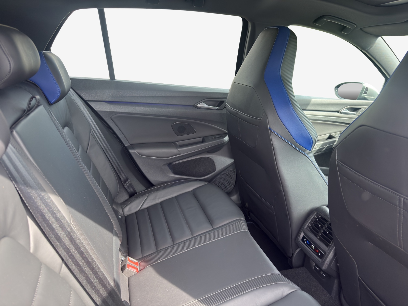 VW Golf 2.0 TSI R DSG 4Motion-image-10