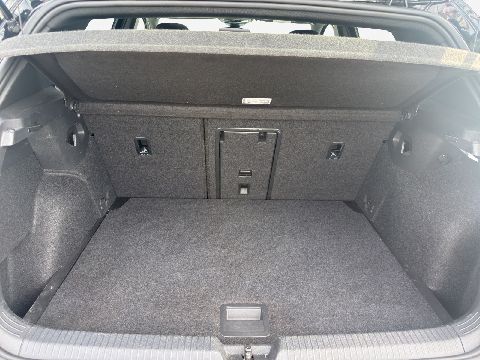 VW Golf 2.0 TSI R DSG 4Motion-image-8