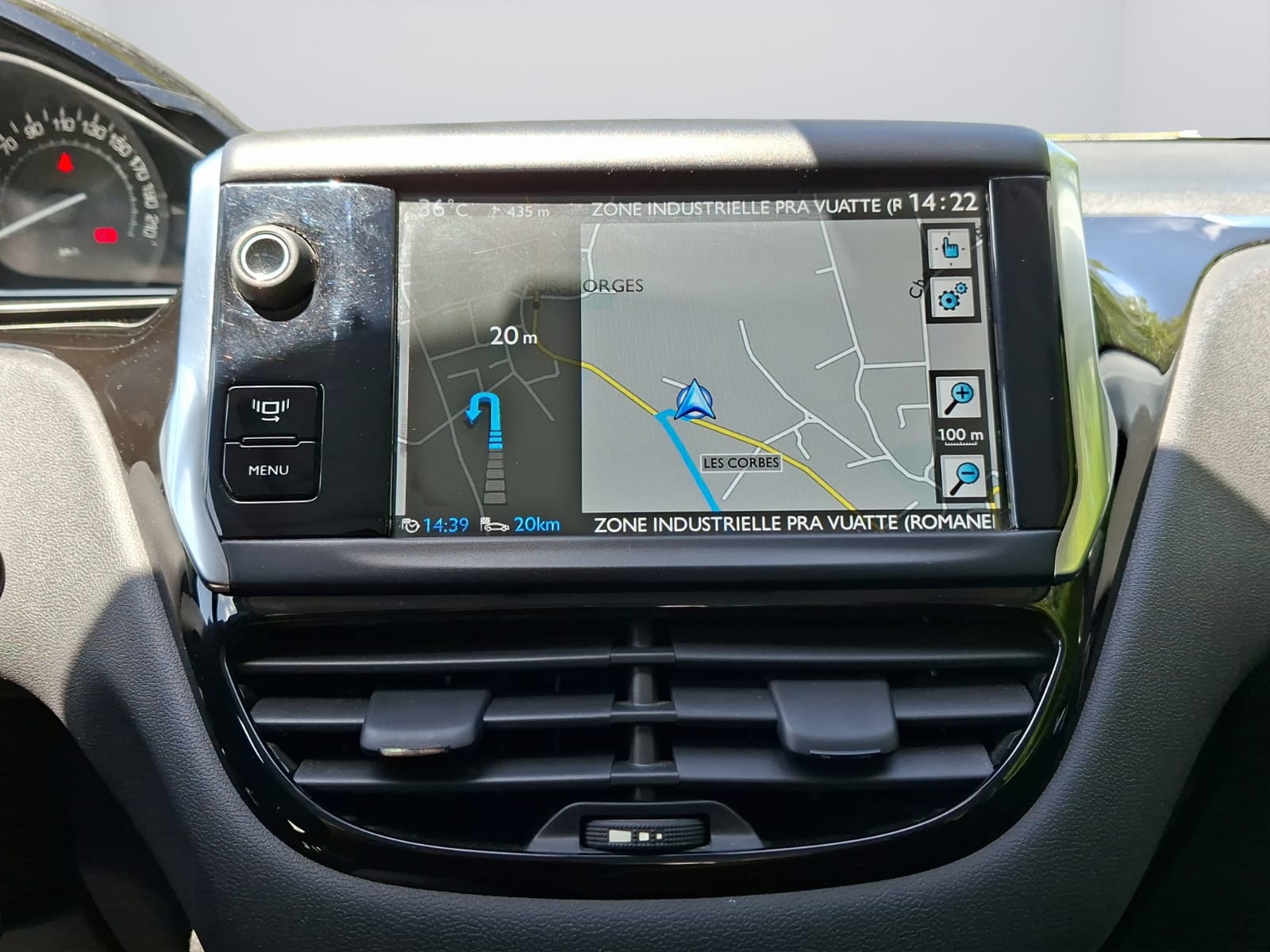 PEUGEOT 208 1.6 VTI Allure-image-12