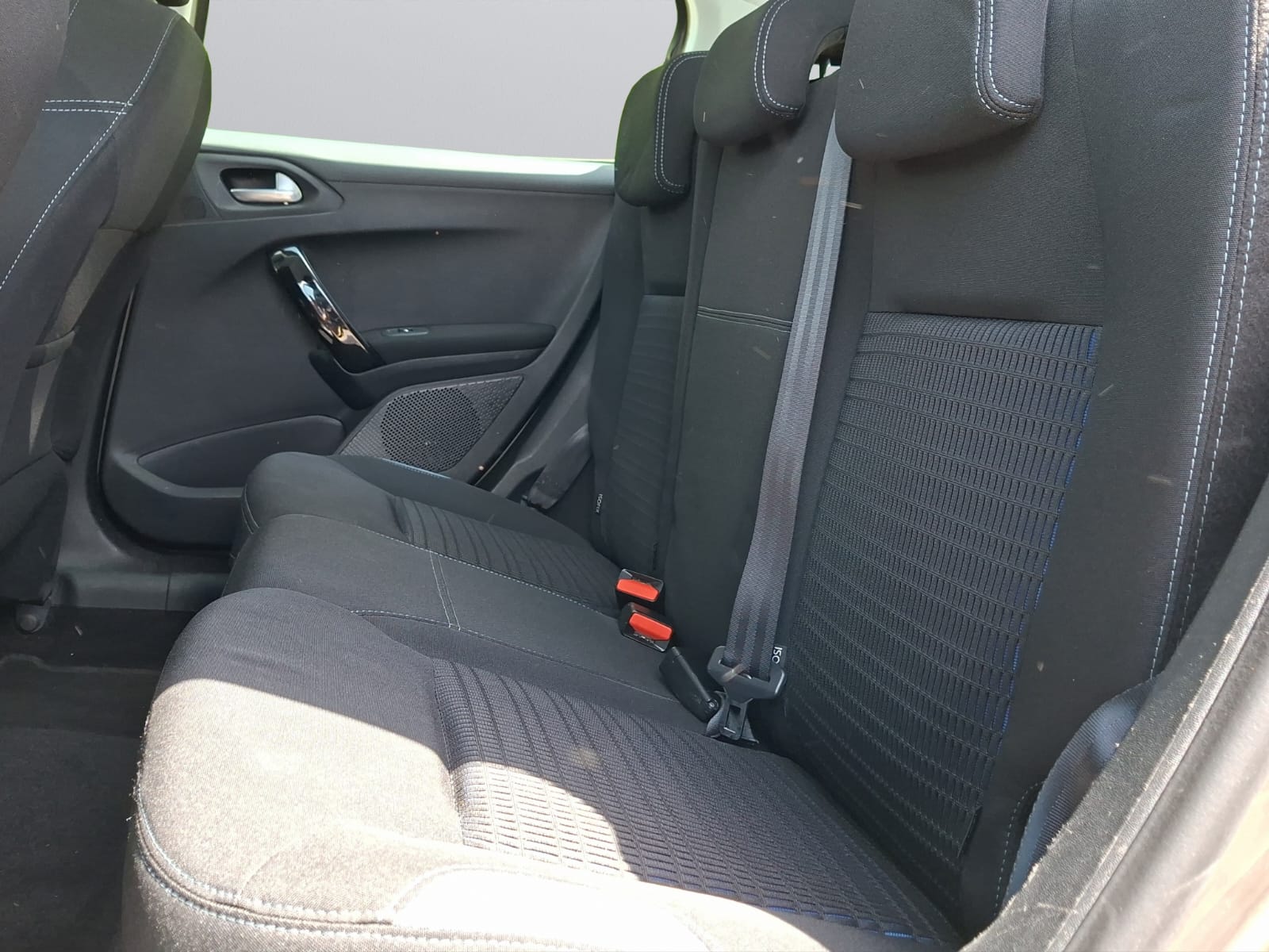 PEUGEOT 208 1.6 VTI Allure-image-9