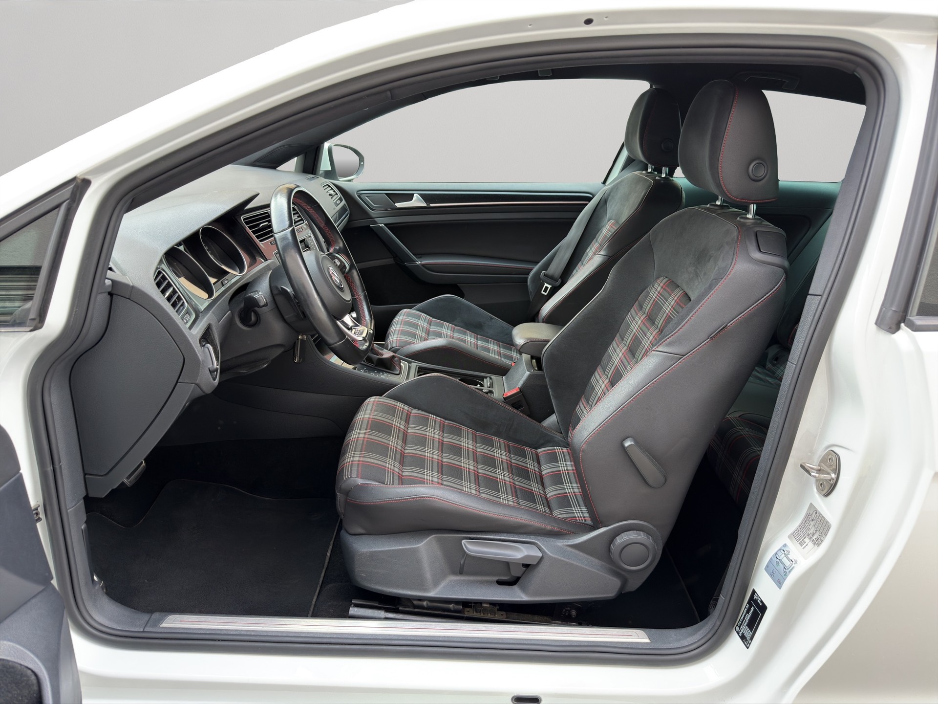 VW Golf 2.0 TSI GTI DSG-image-7