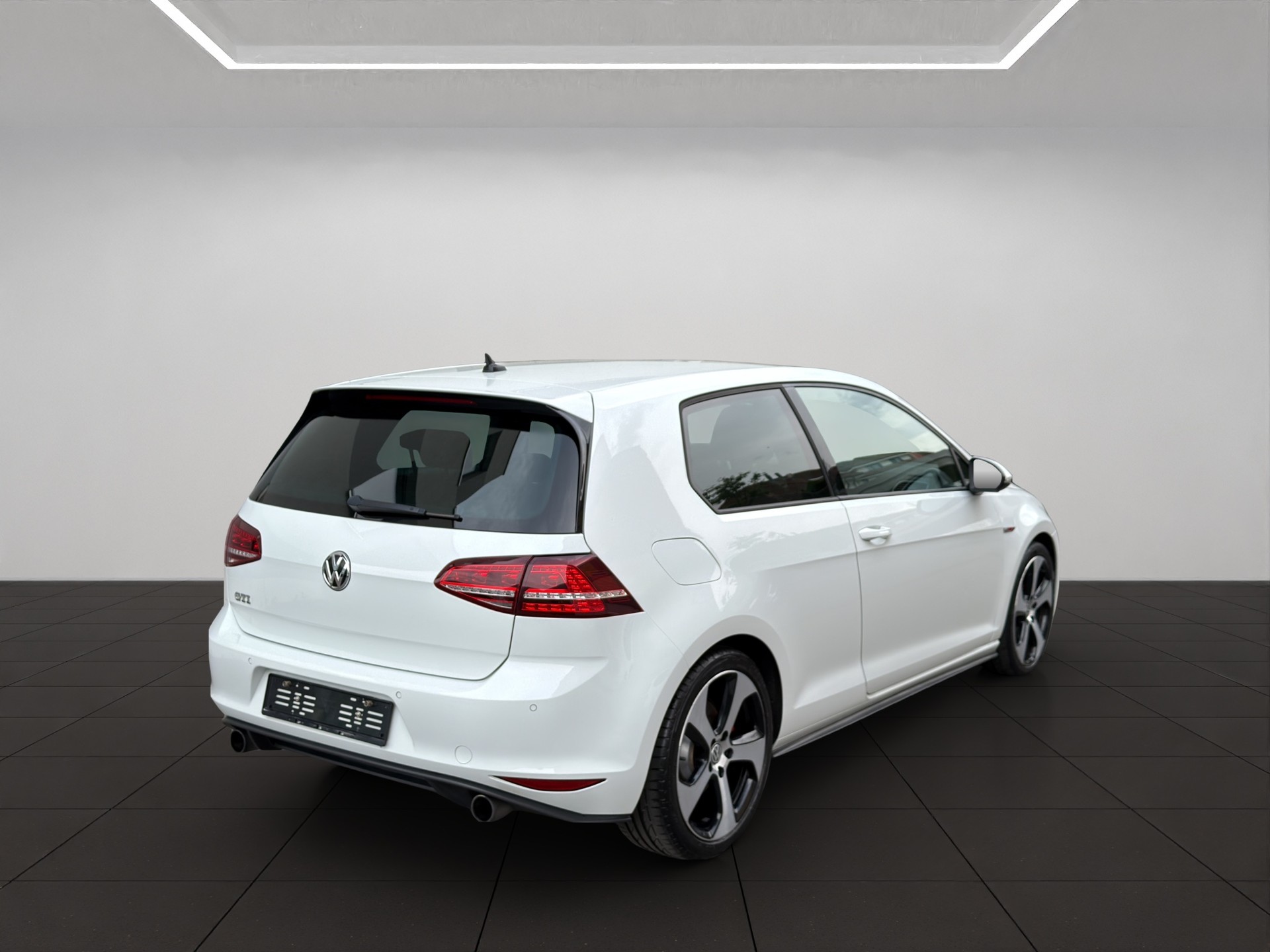 VW Golf 2.0 TSI GTI DSG-image-1