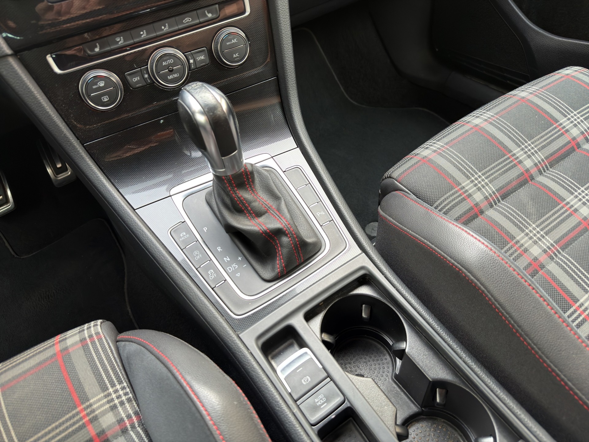 VW Golf 2.0 TSI GTI DSG-image-12